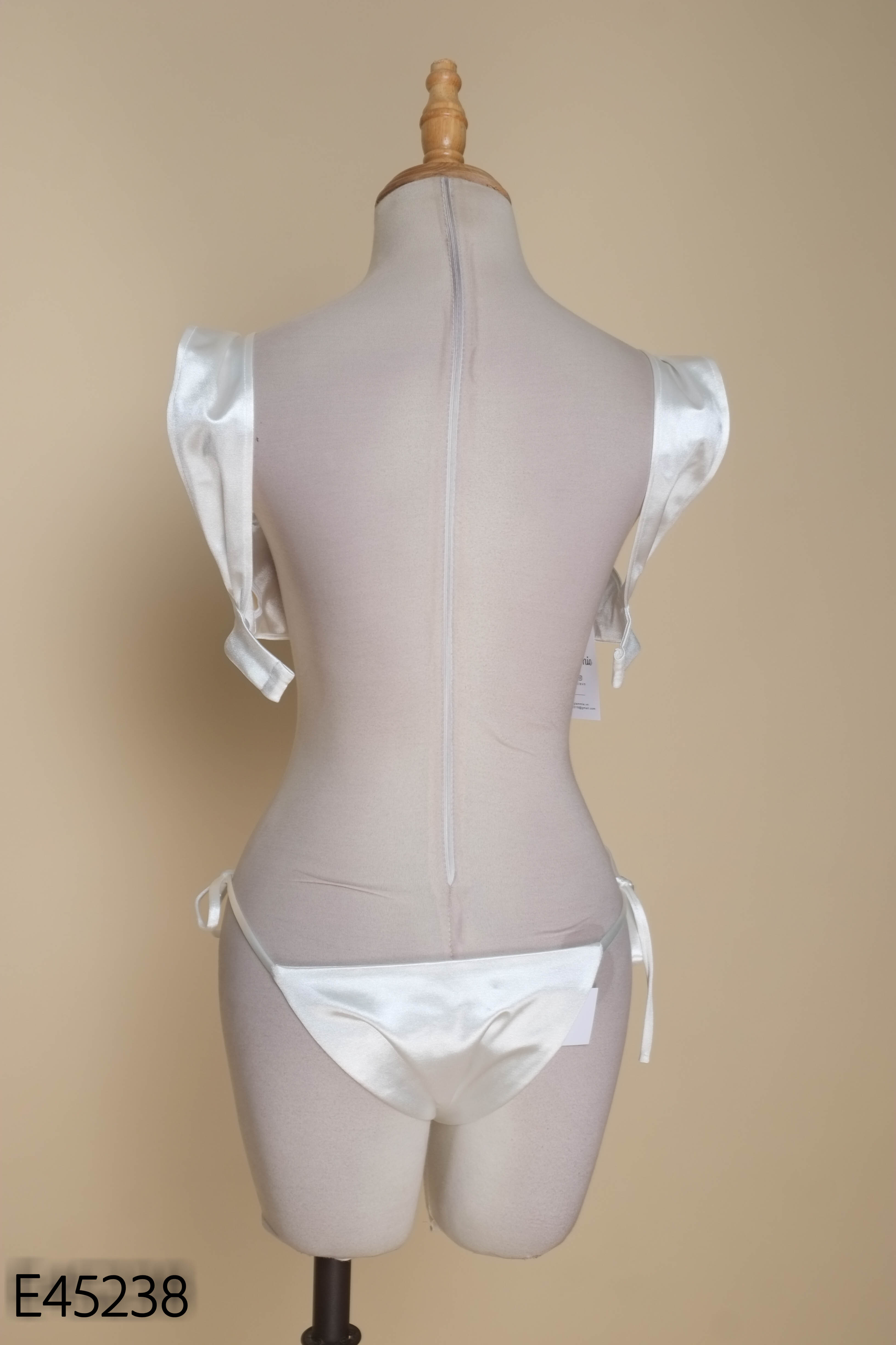 Set bikini lụa trắng
