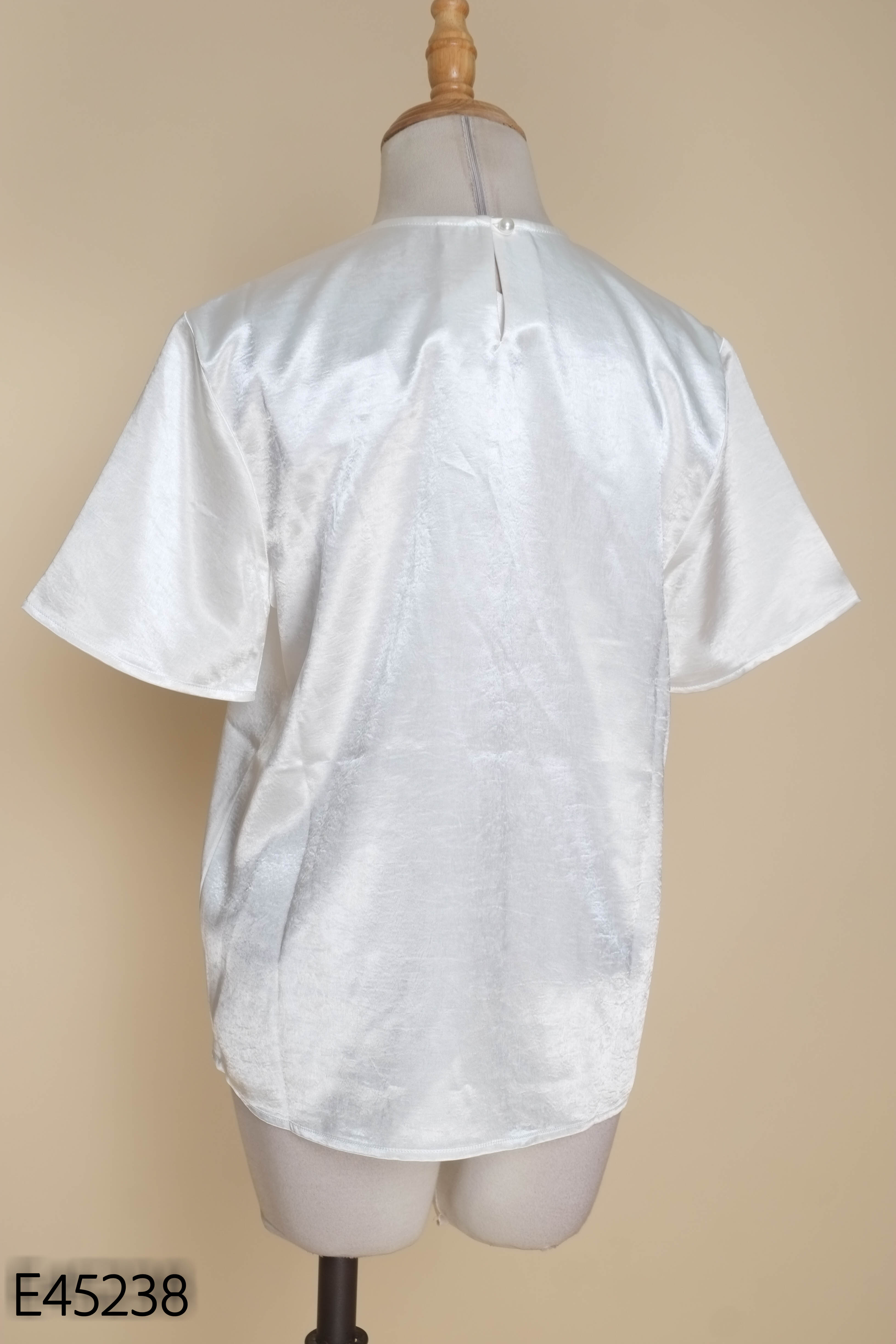 Áo lụa trắng WHATTOWEAR