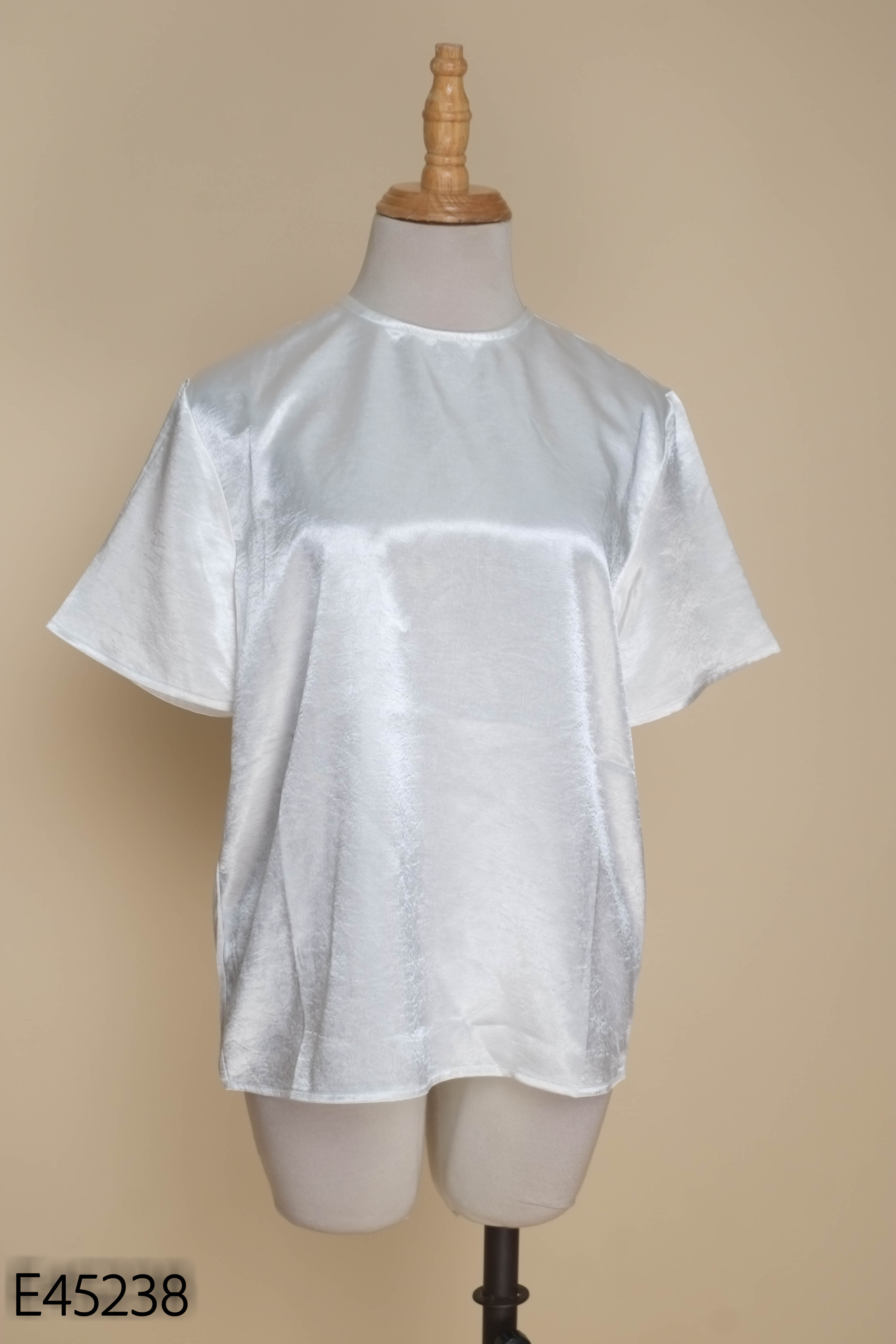 Áo lụa trắng WHATTOWEAR