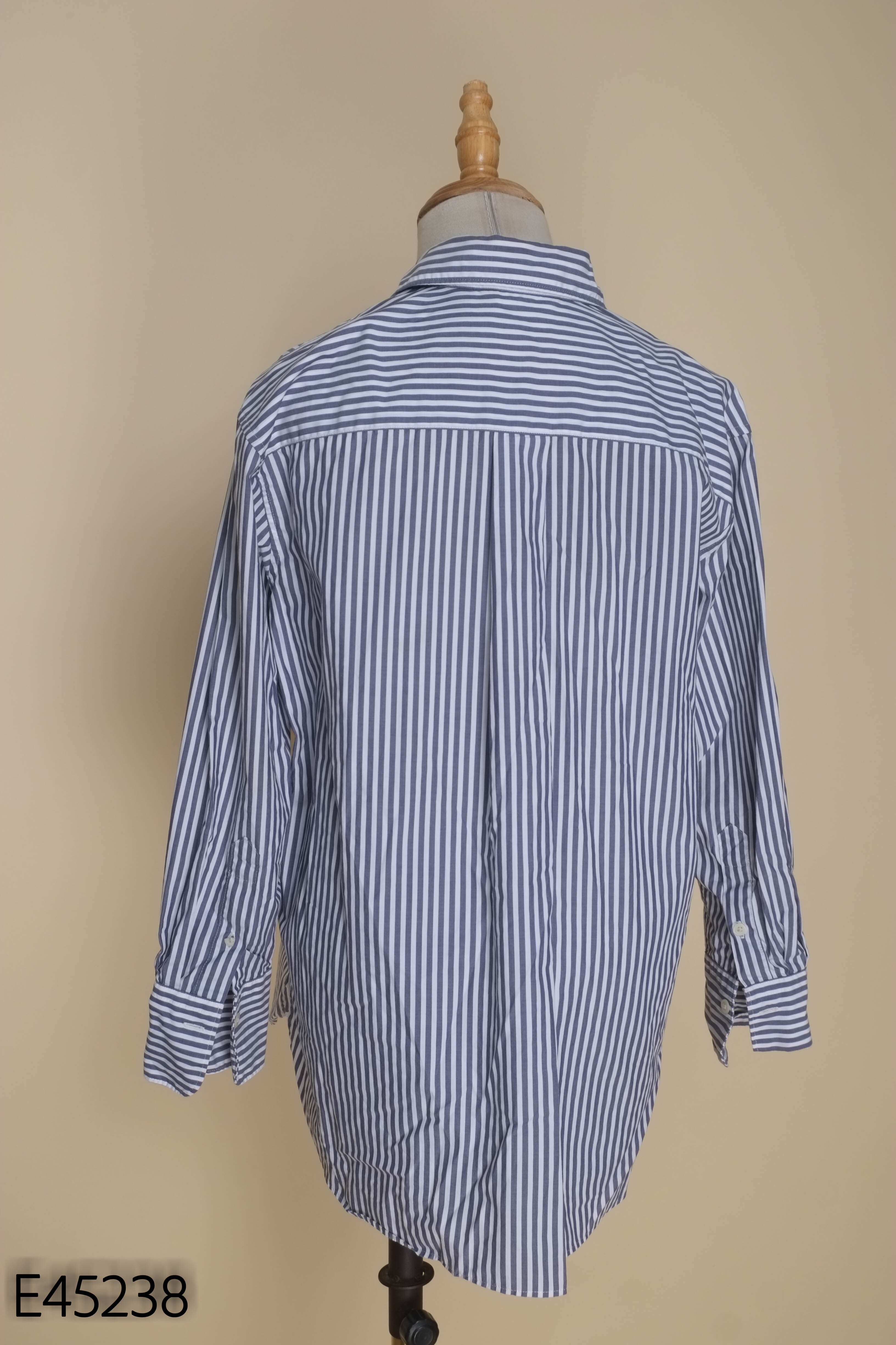 Áo sơ mi xanh kẻ UNIQLO