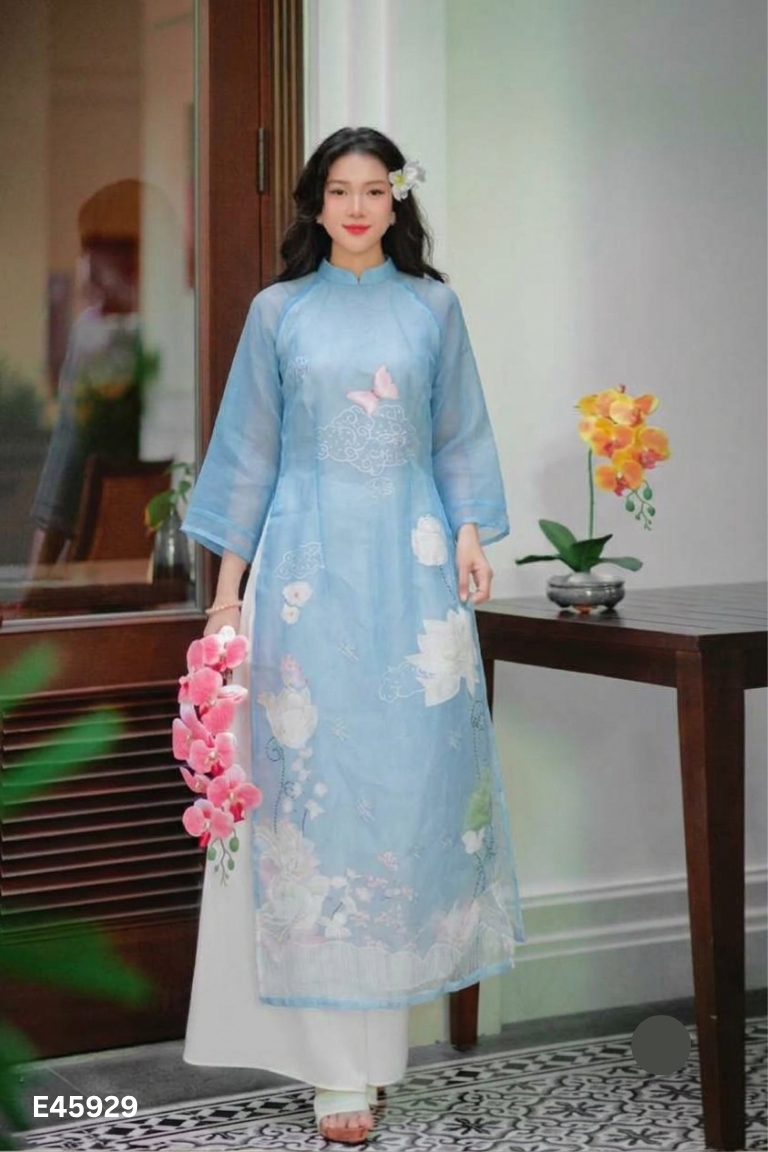 Áo dài xanh voan hình hoa sen