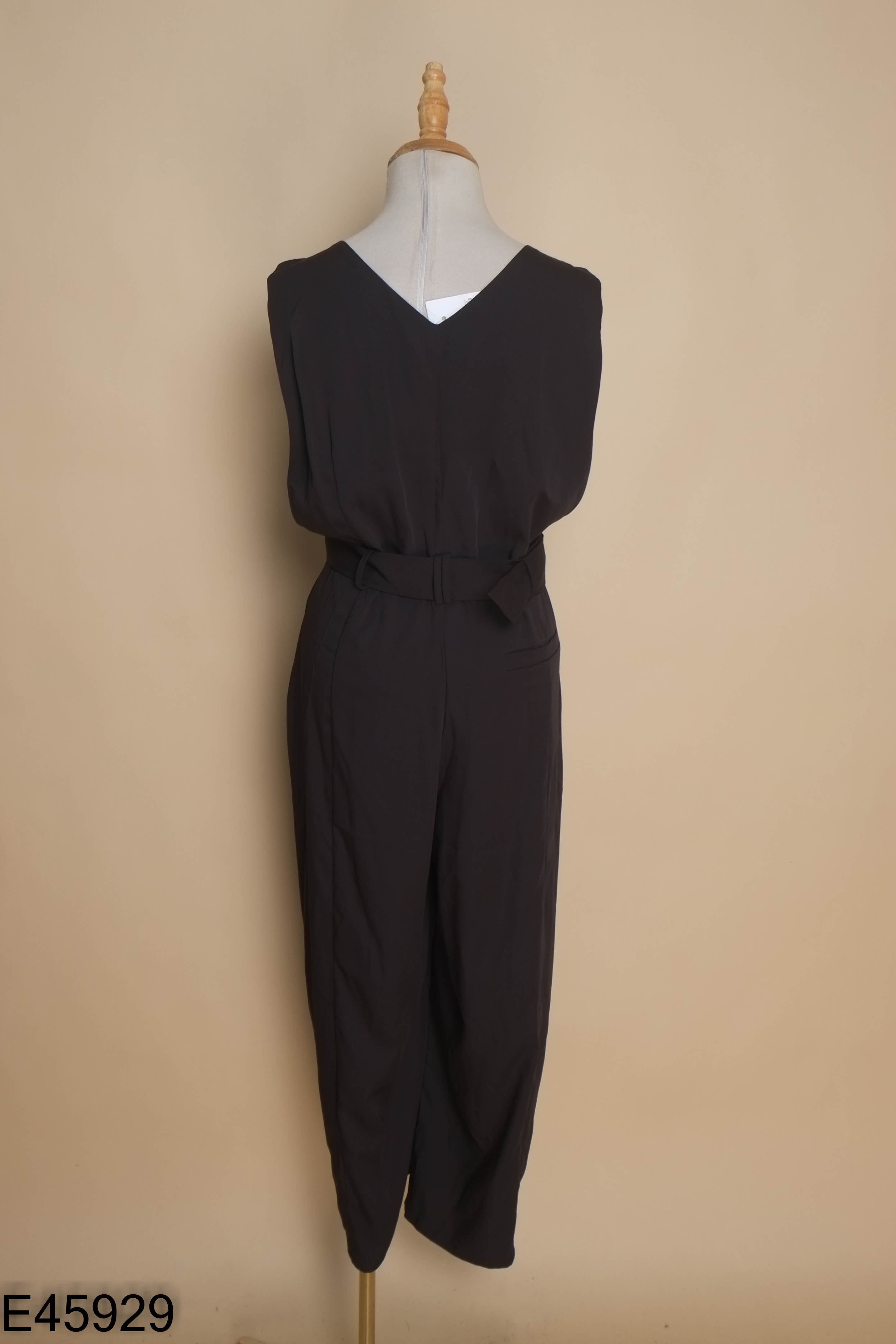 Jumpsuits HX.CHOOSE U đen sát nách đai eo