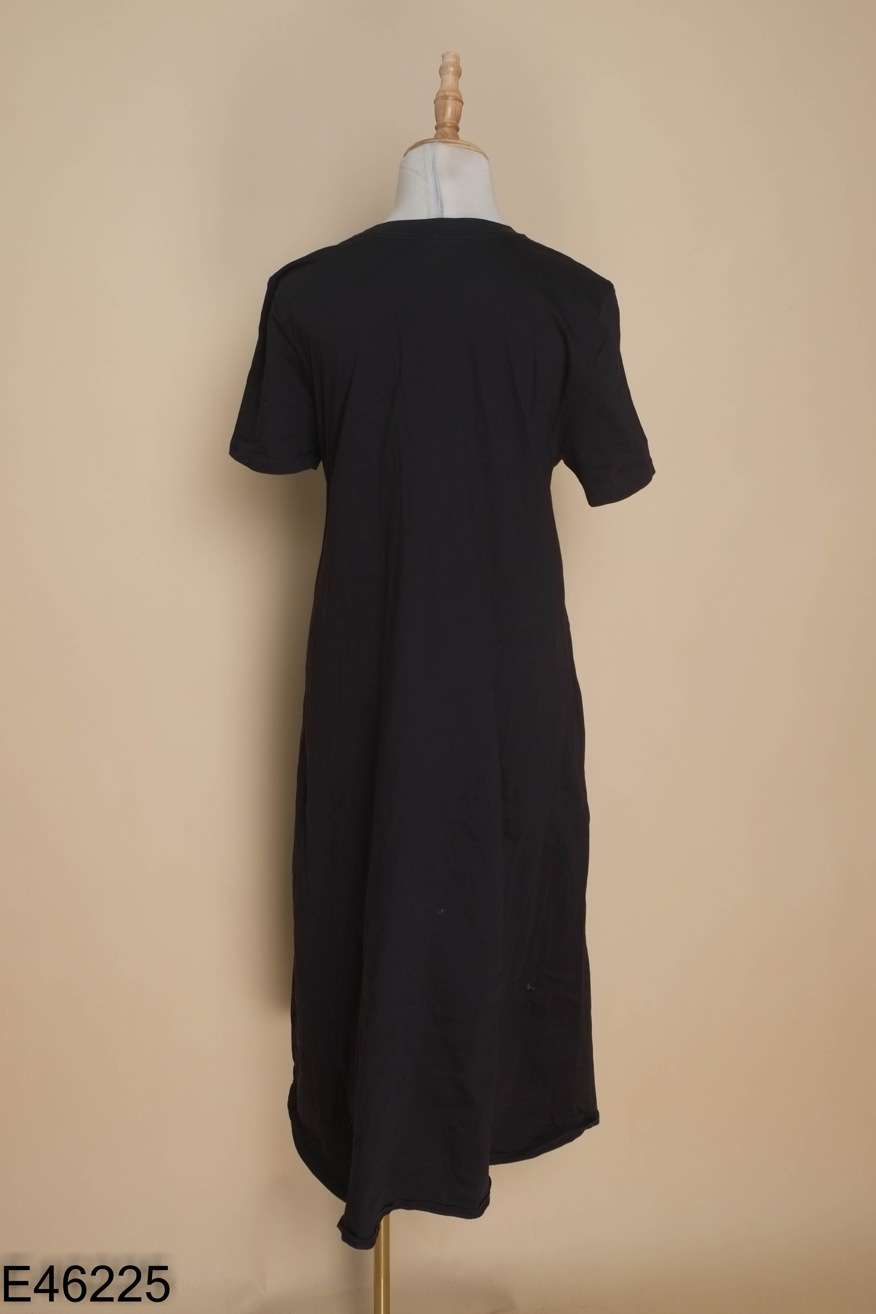 Váy UNIQLO đen suông