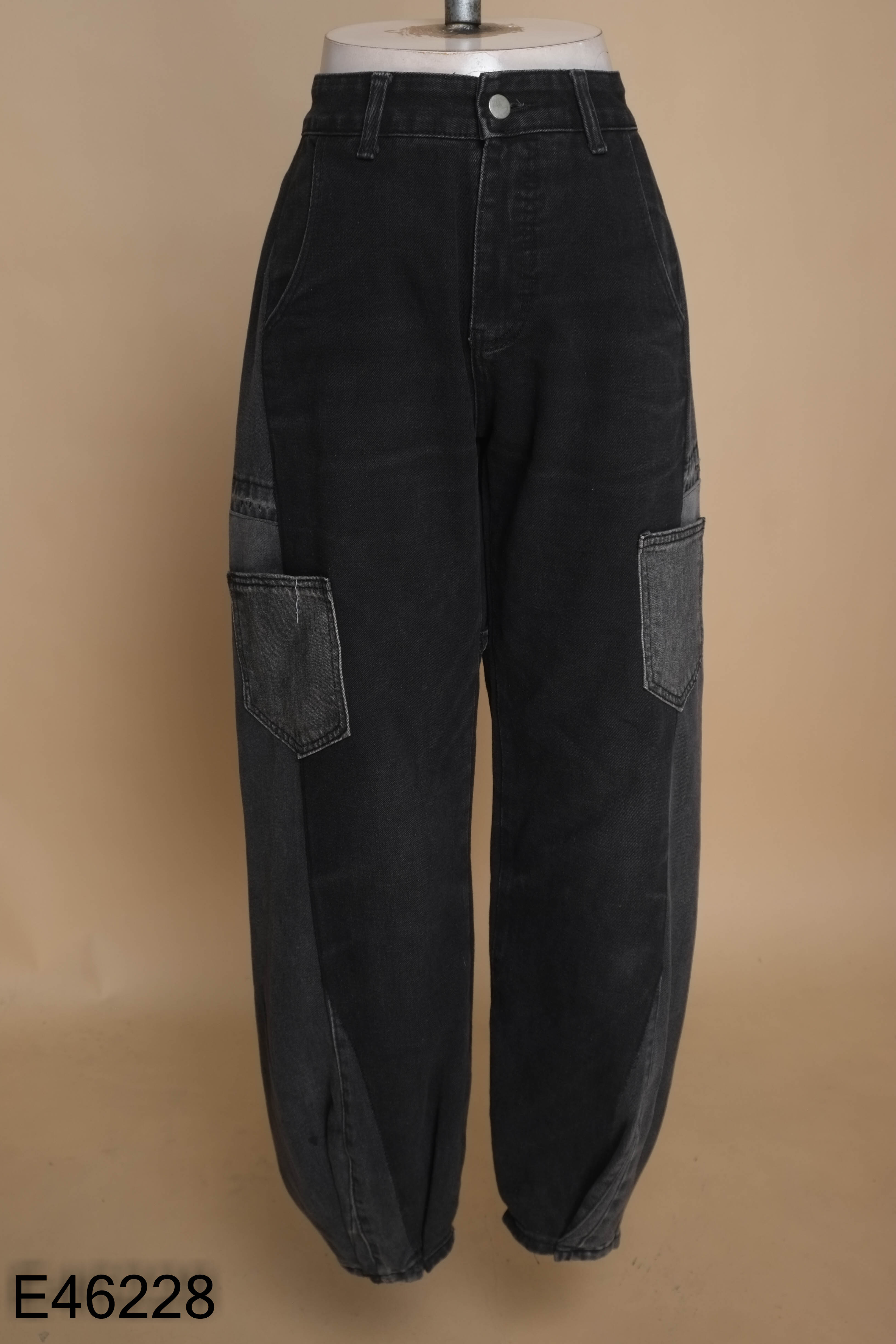 Quần jeans đen phối xám