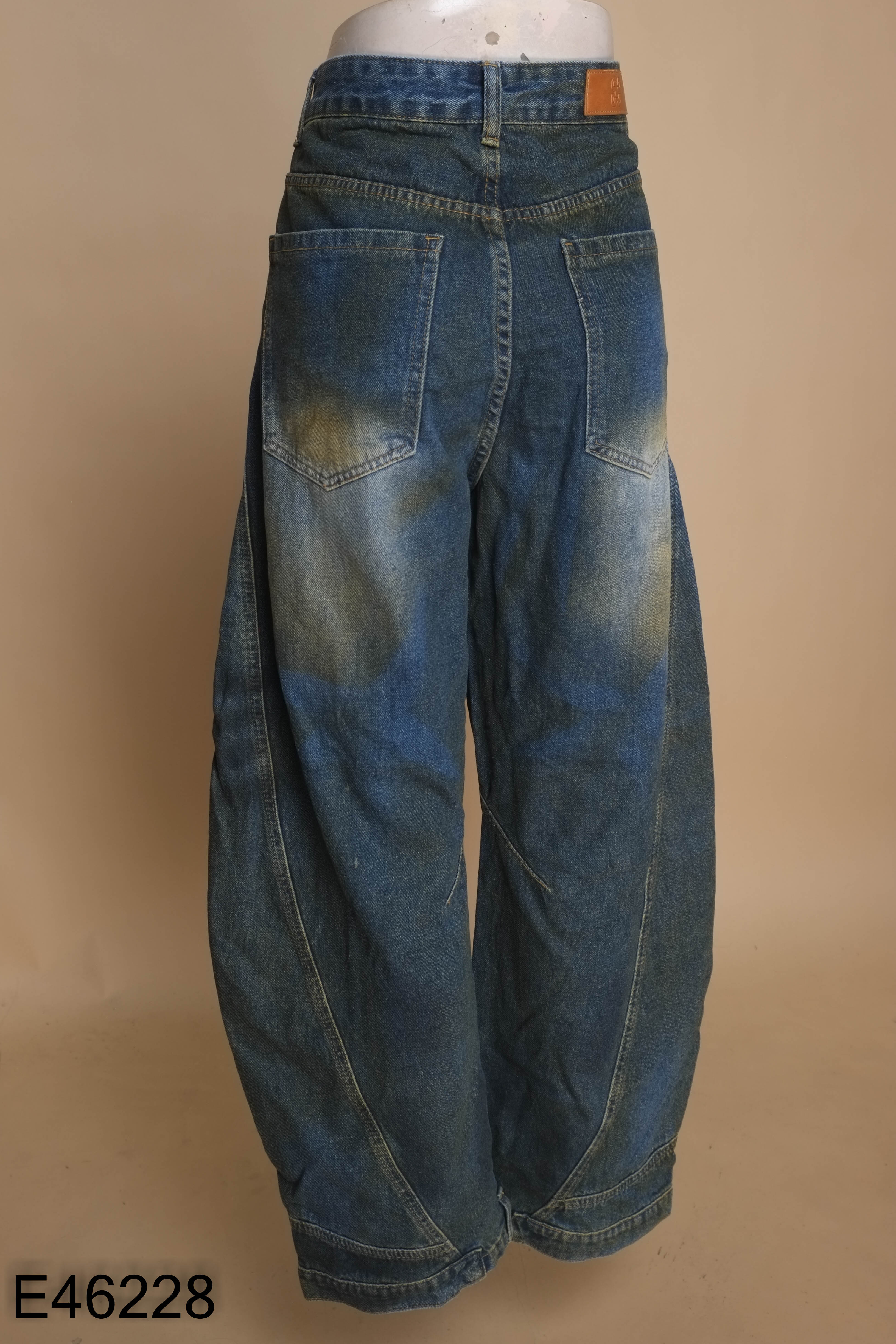 Quần jeans xanh loang