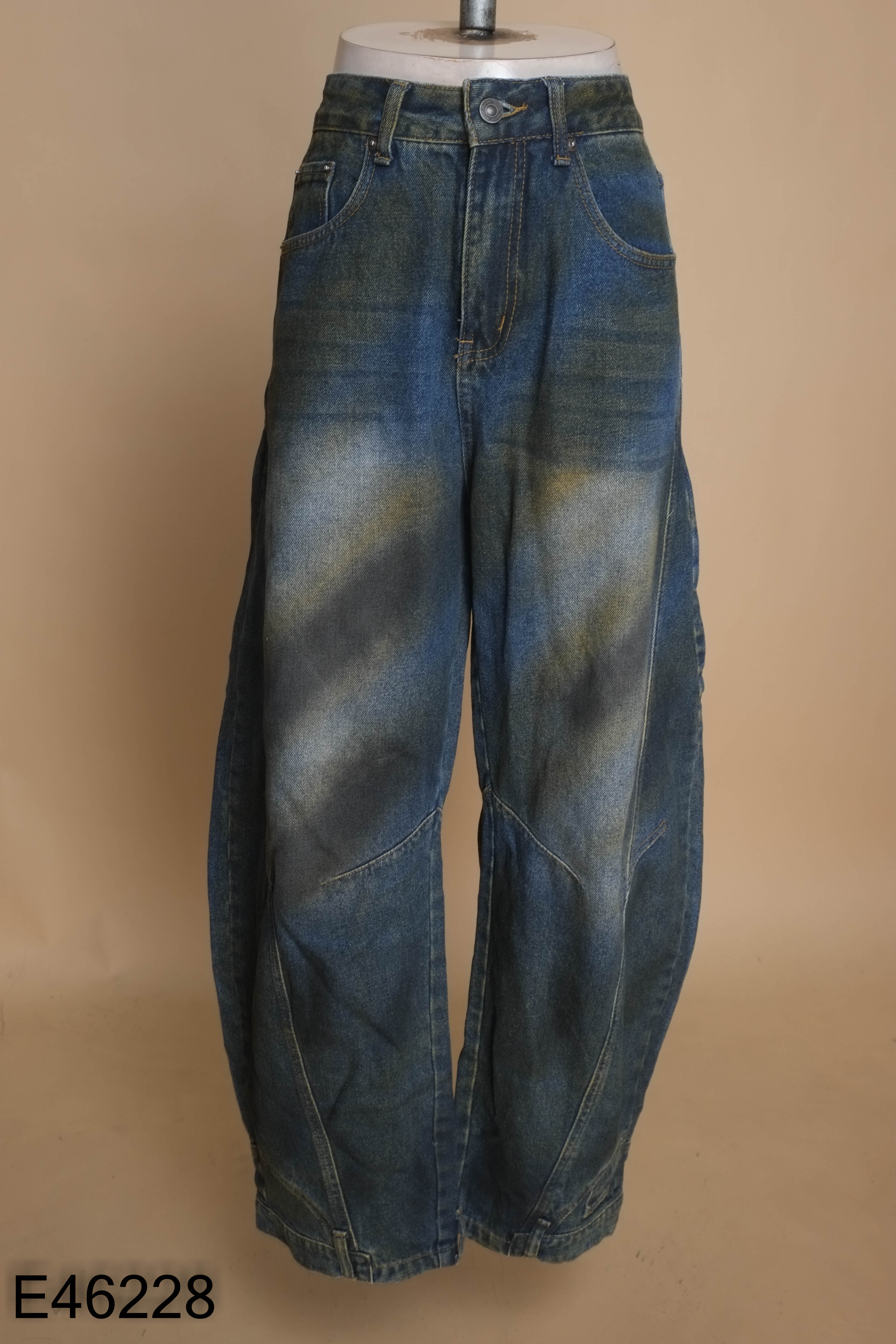 Quần jeans xanh loang
