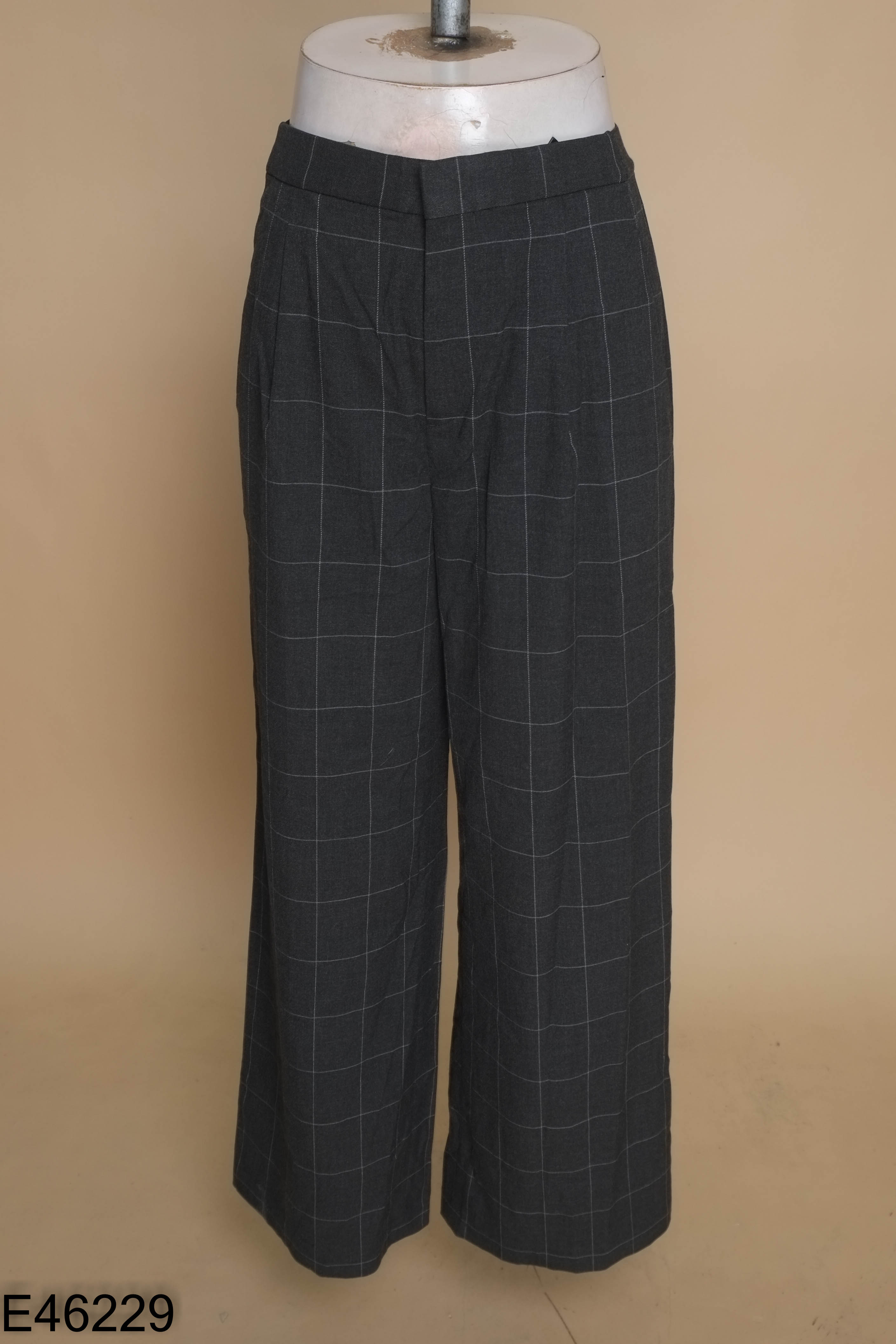 Quần UNIQLO dài xám caro