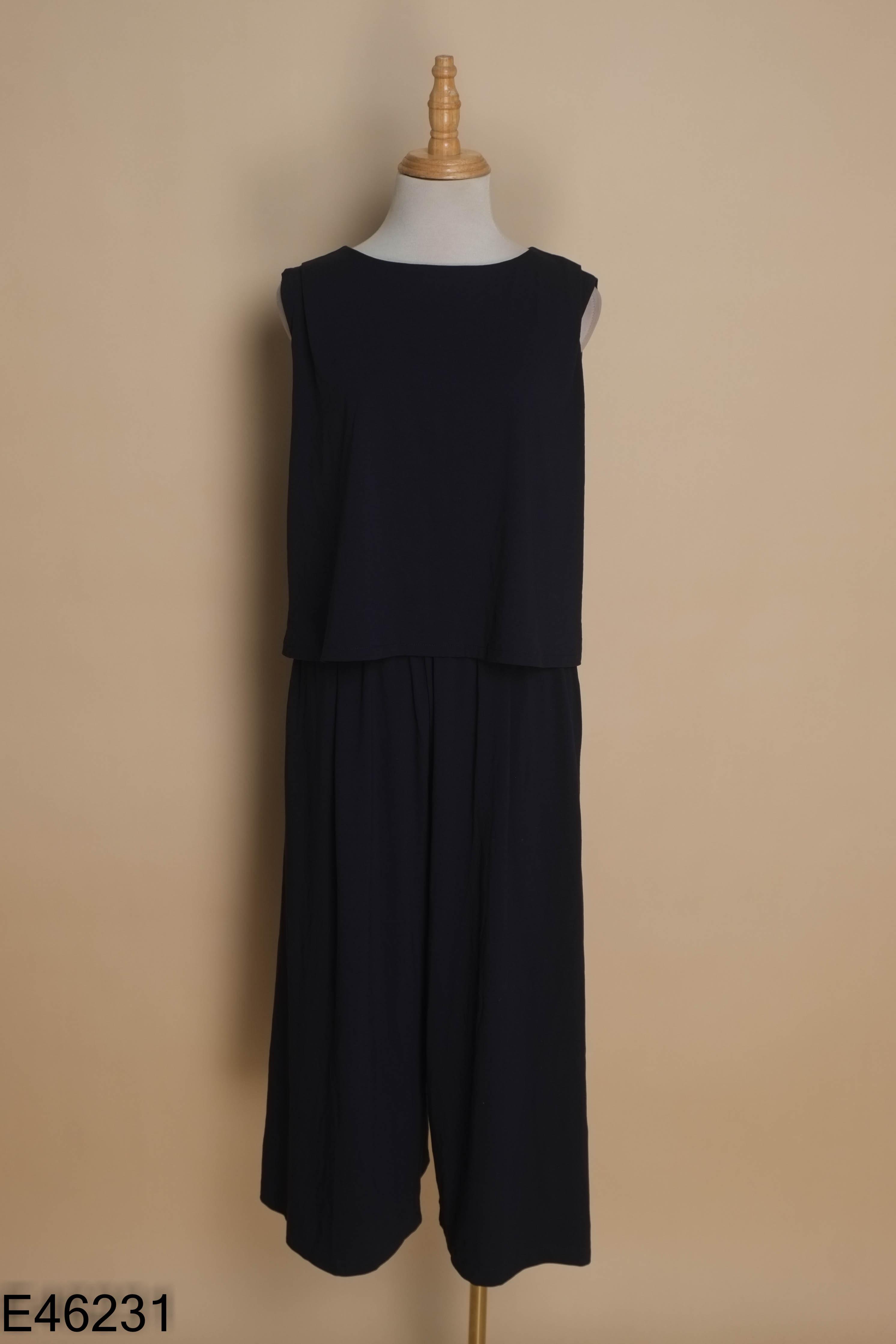 Jumpsuit UNIQLO xanh than sát nách