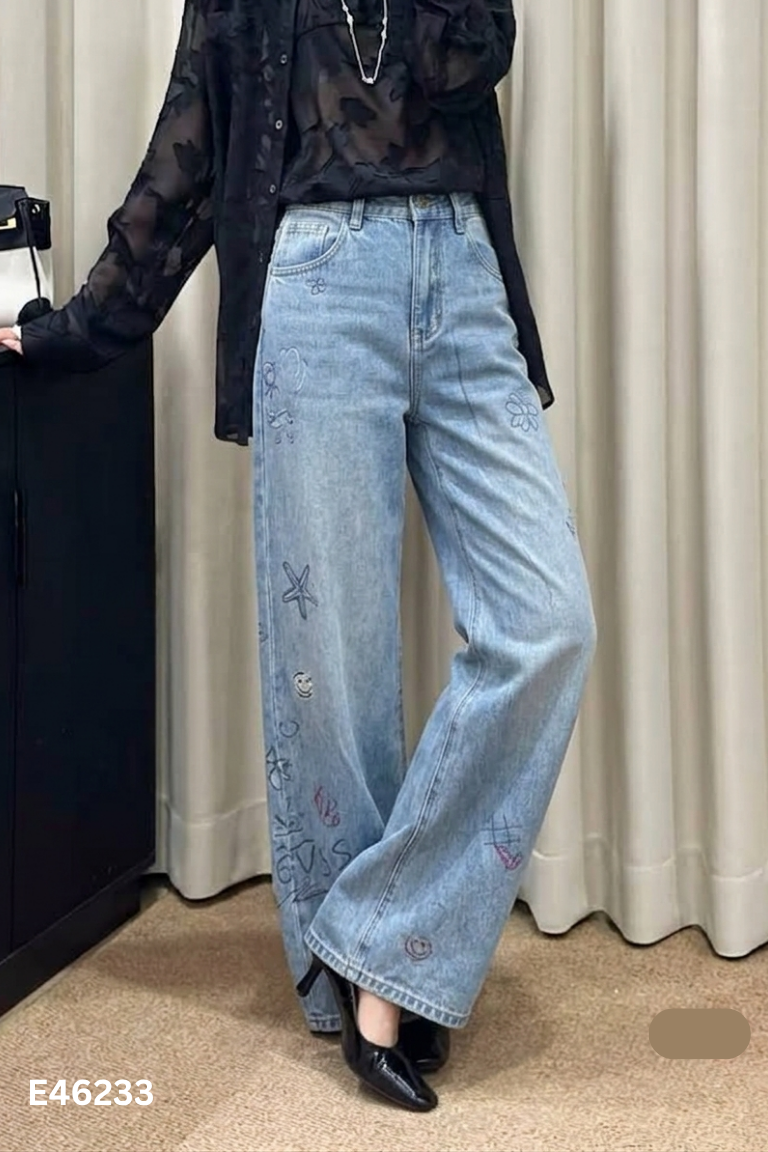 Quần jeans xanh in hình