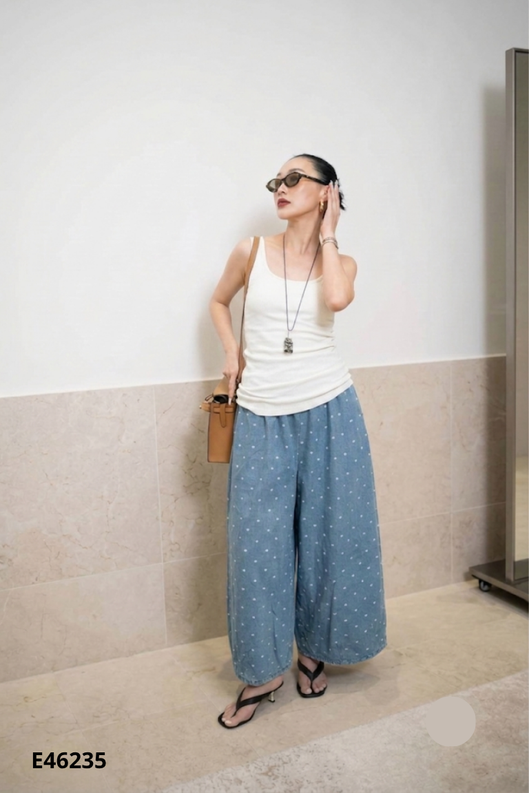 Quần jean xanh họa tiết trái tim