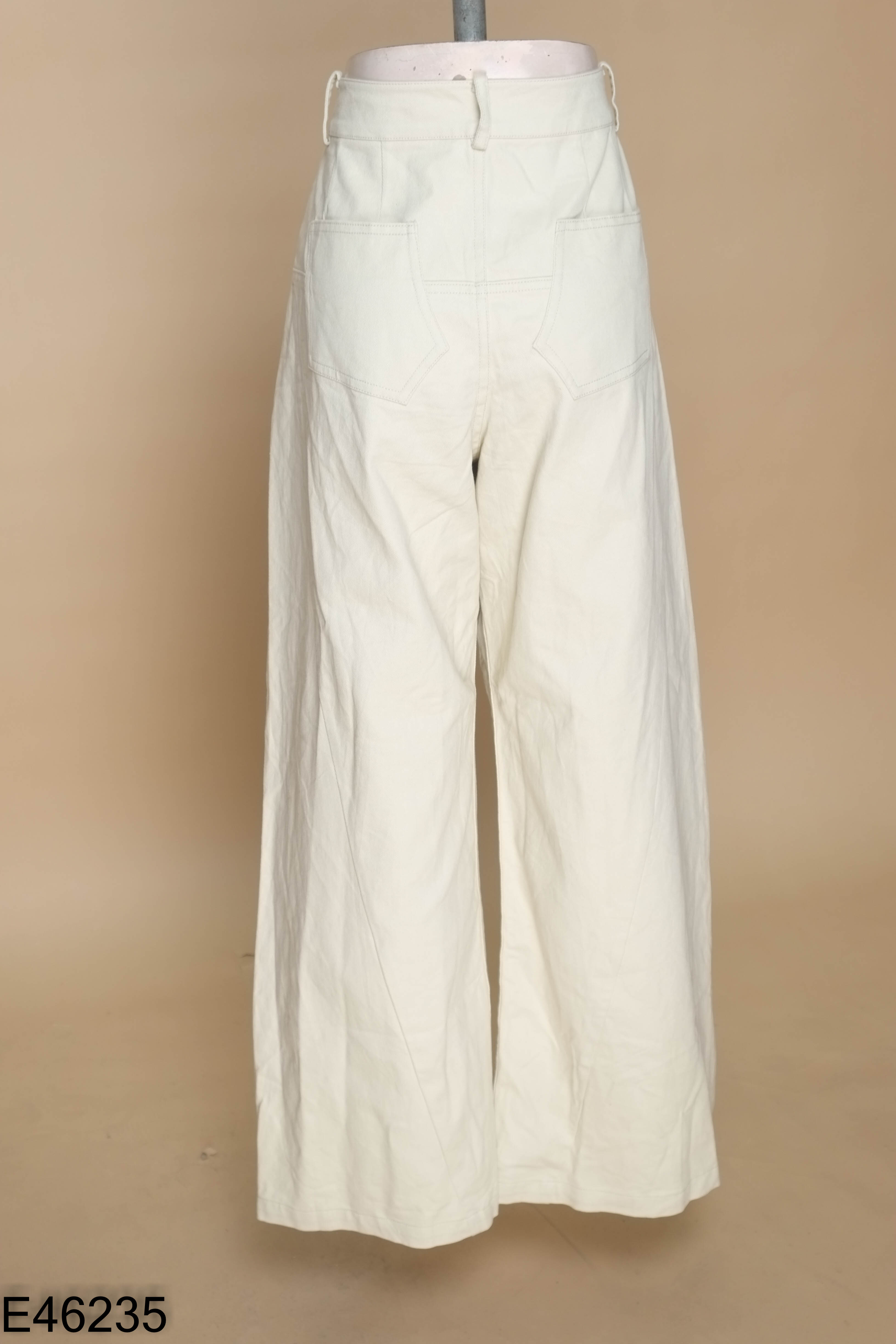 Quần jeans be ống rộng