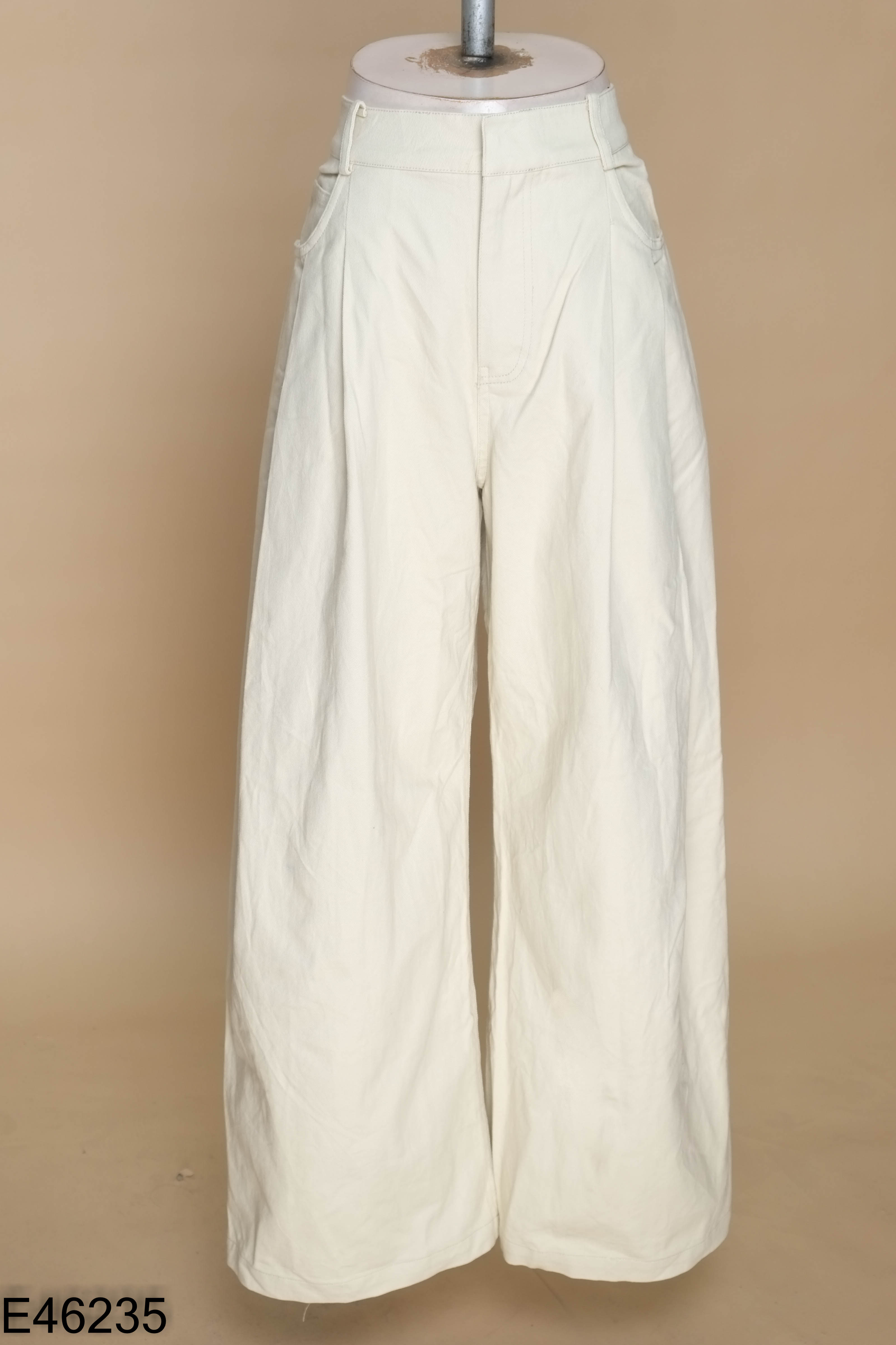 Quần jeans be ống rộng