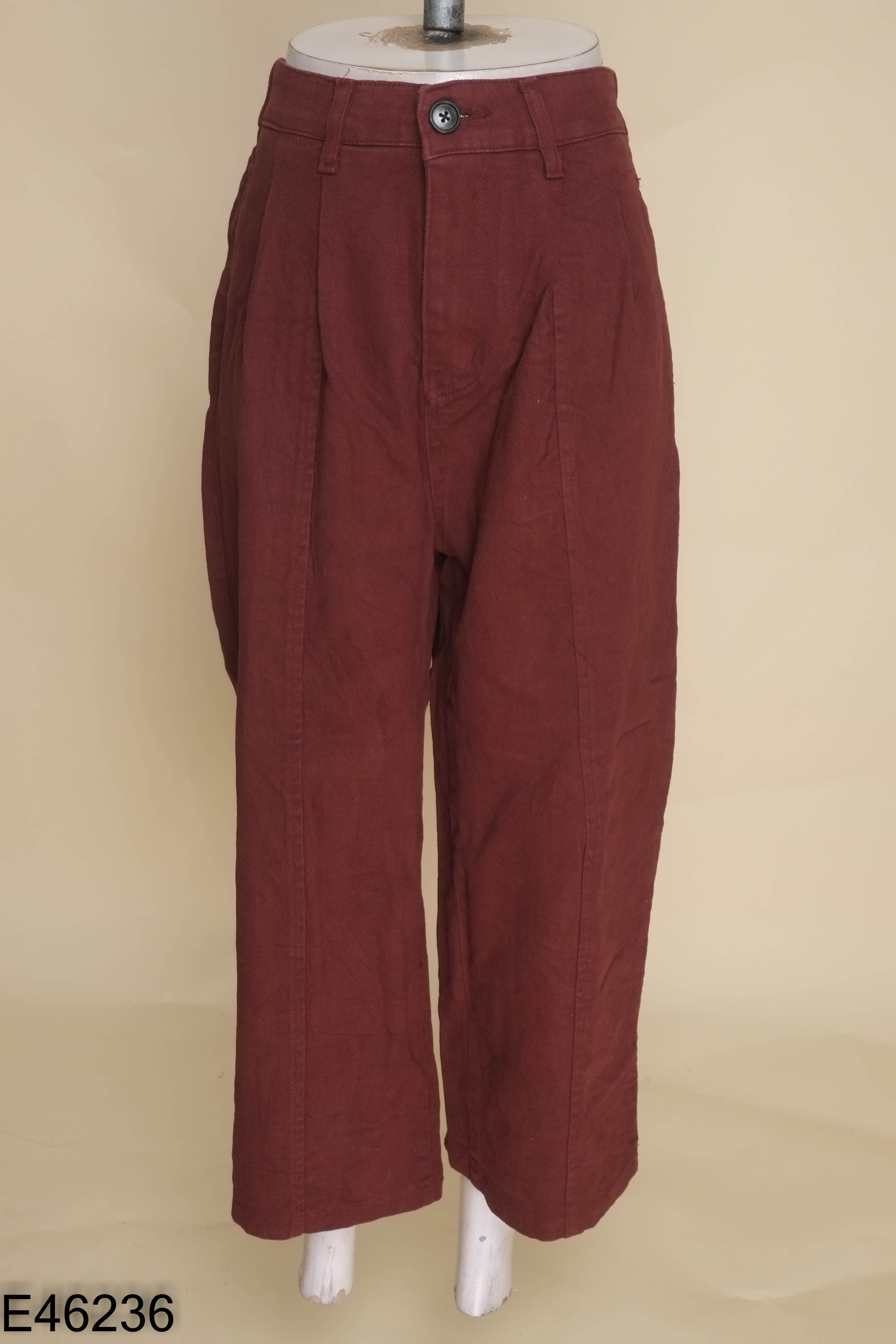 Quần jeans đỏ suông