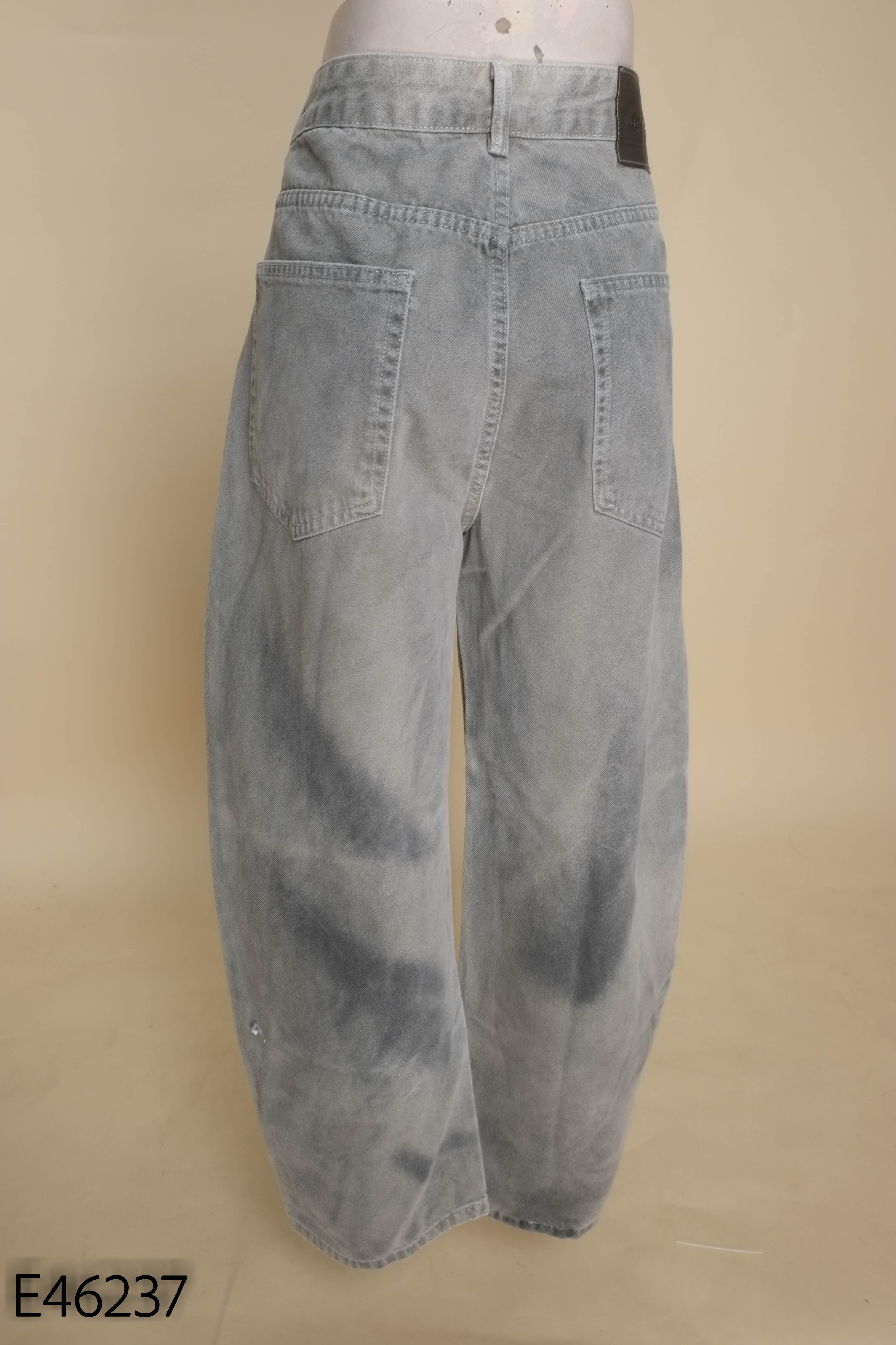 Quần jeans xám suông loang đùi
