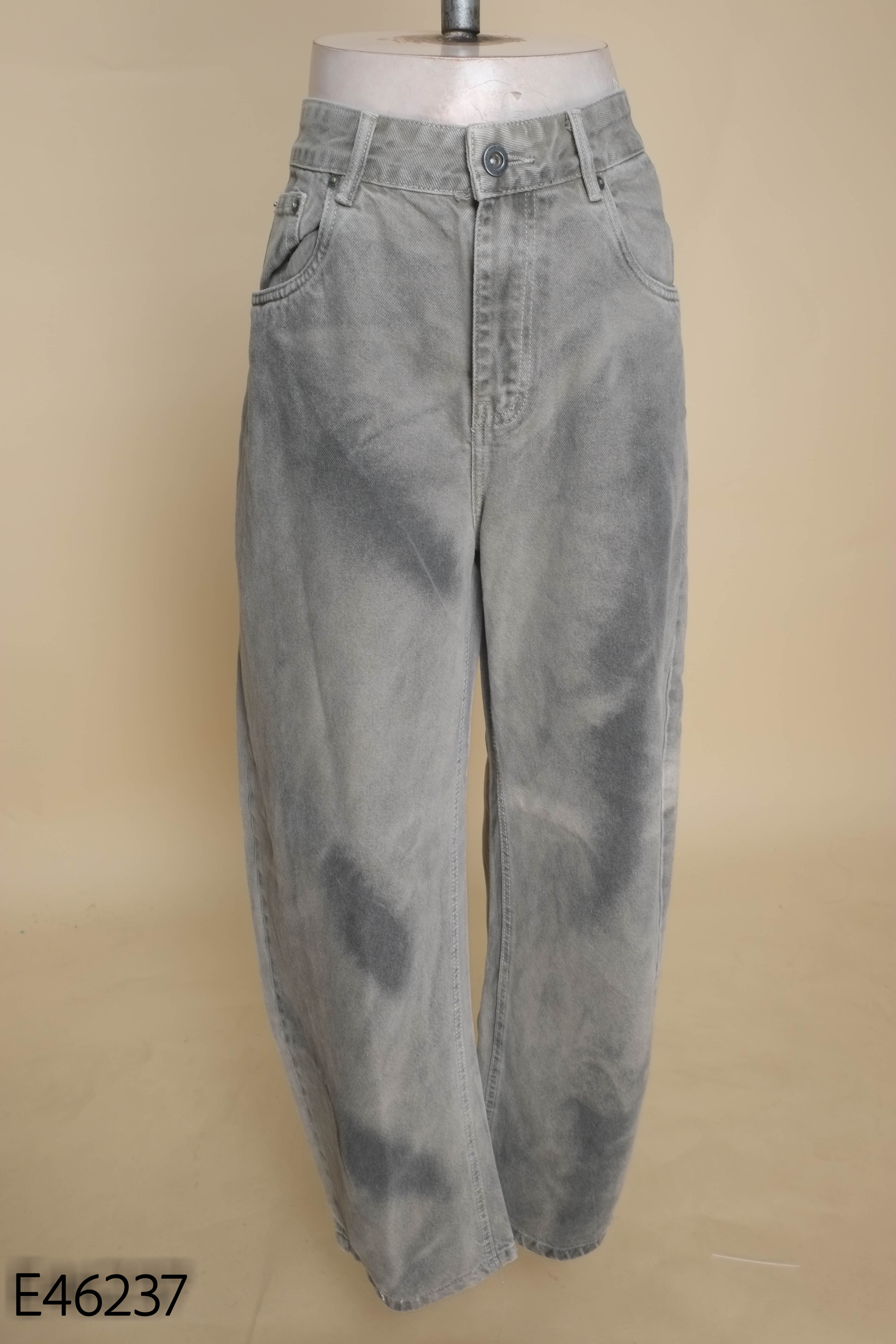 Quần jeans xám suông loang đùi