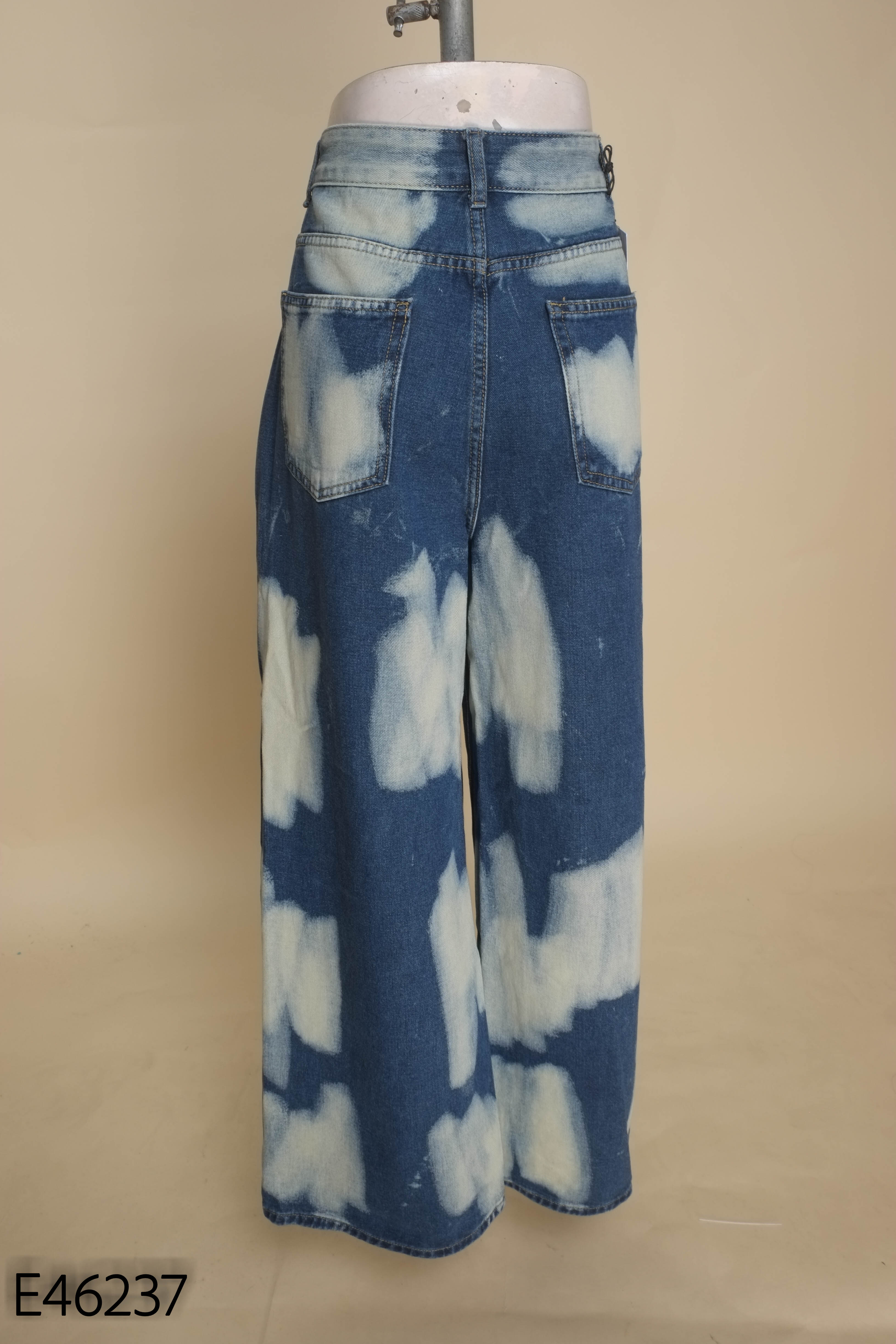 Quần jeans xanh suông loang