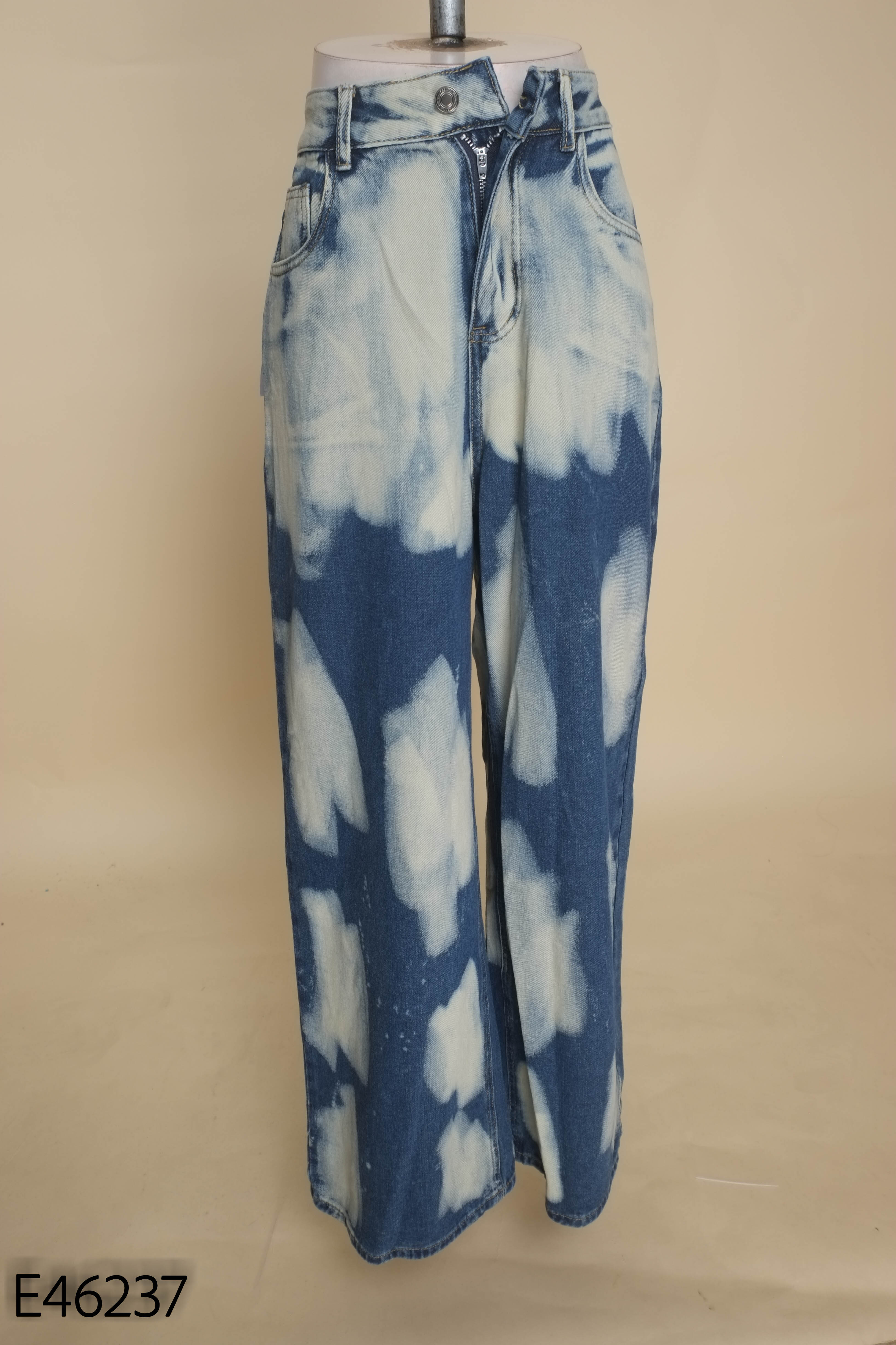 Quần jeans xanh suông loang