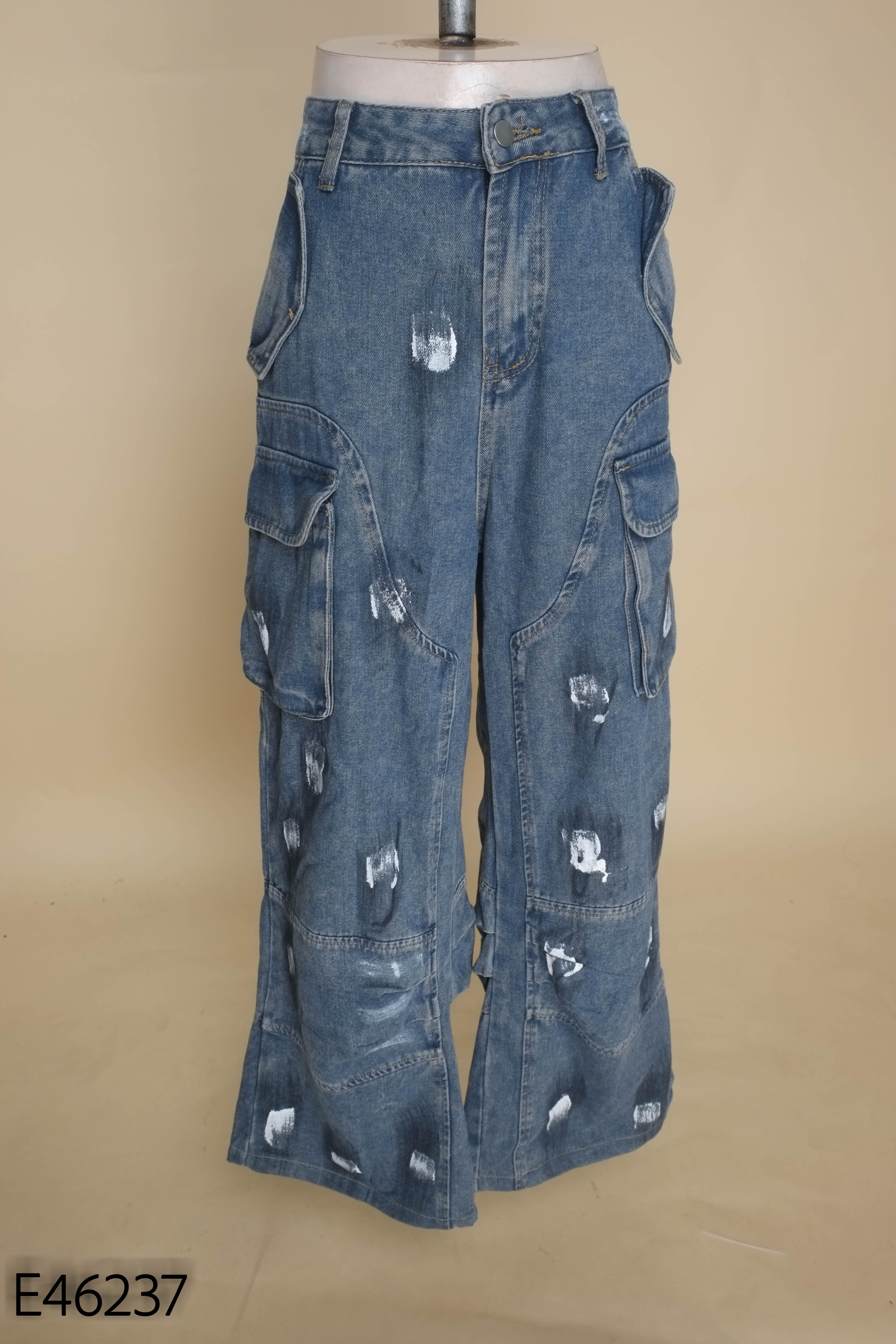 Quần jeans xanh họa tiết trắng túi hộp