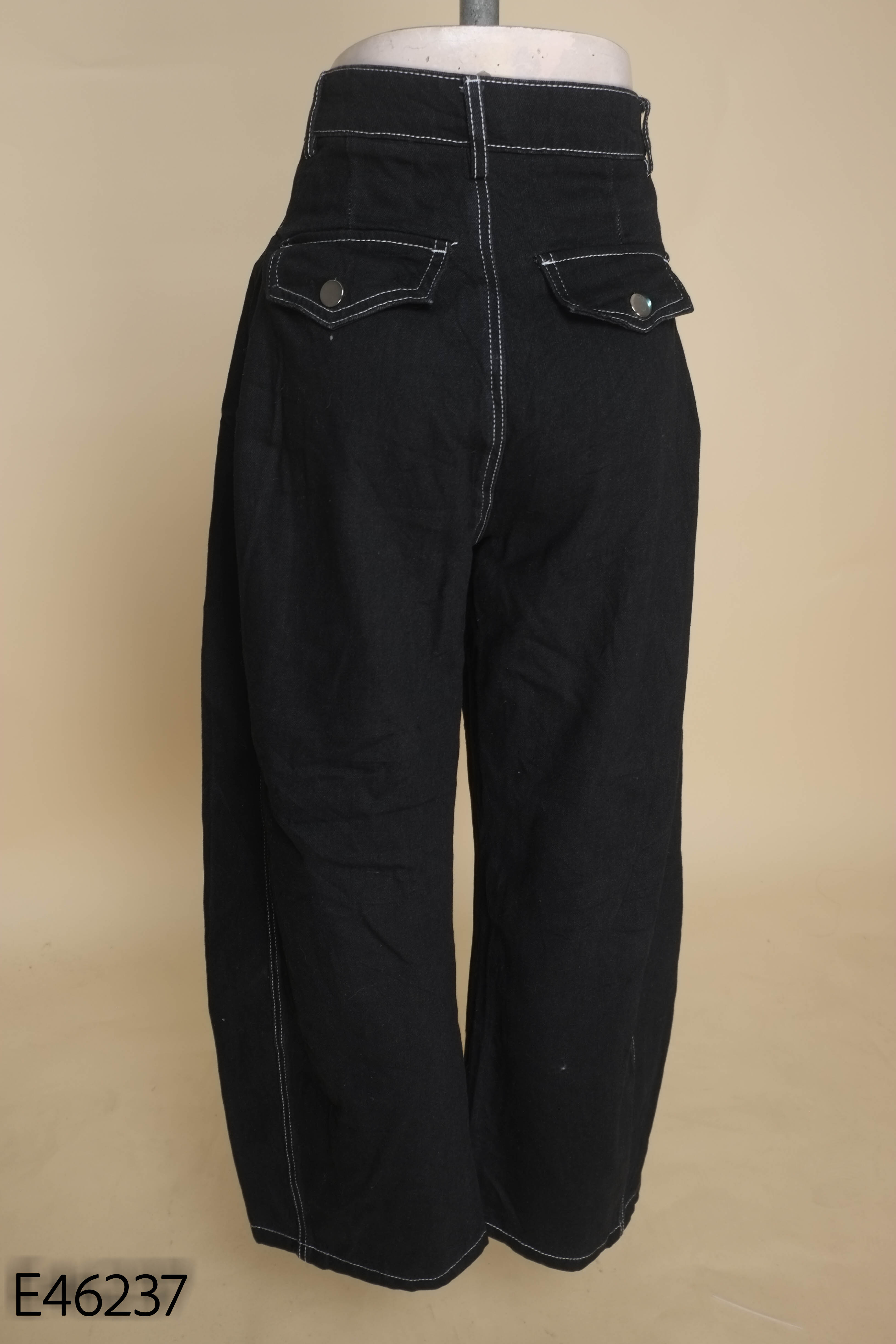 Quần jeans STUARN đen chỉ trắng