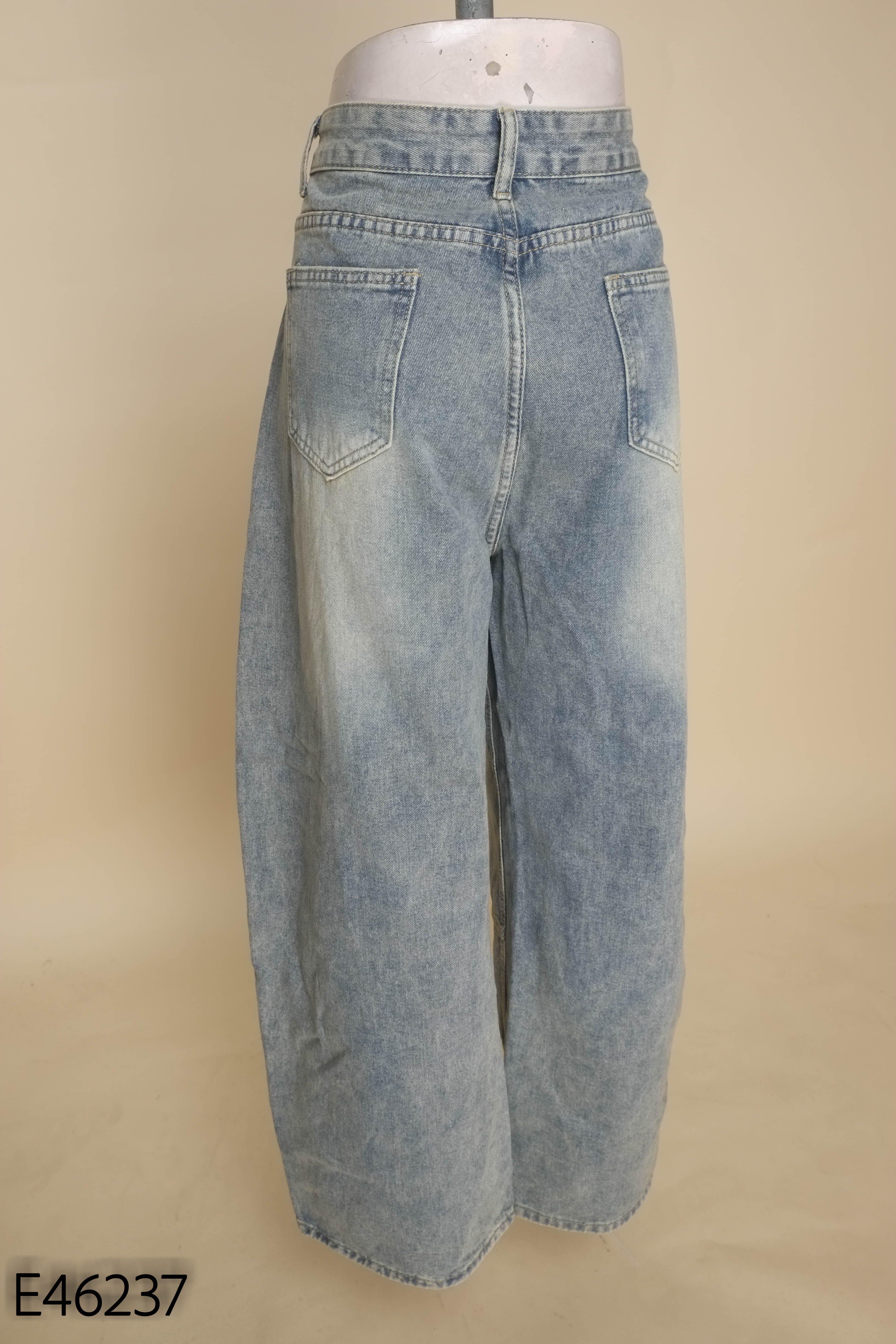 Quần jeans xanh thêu hình cute