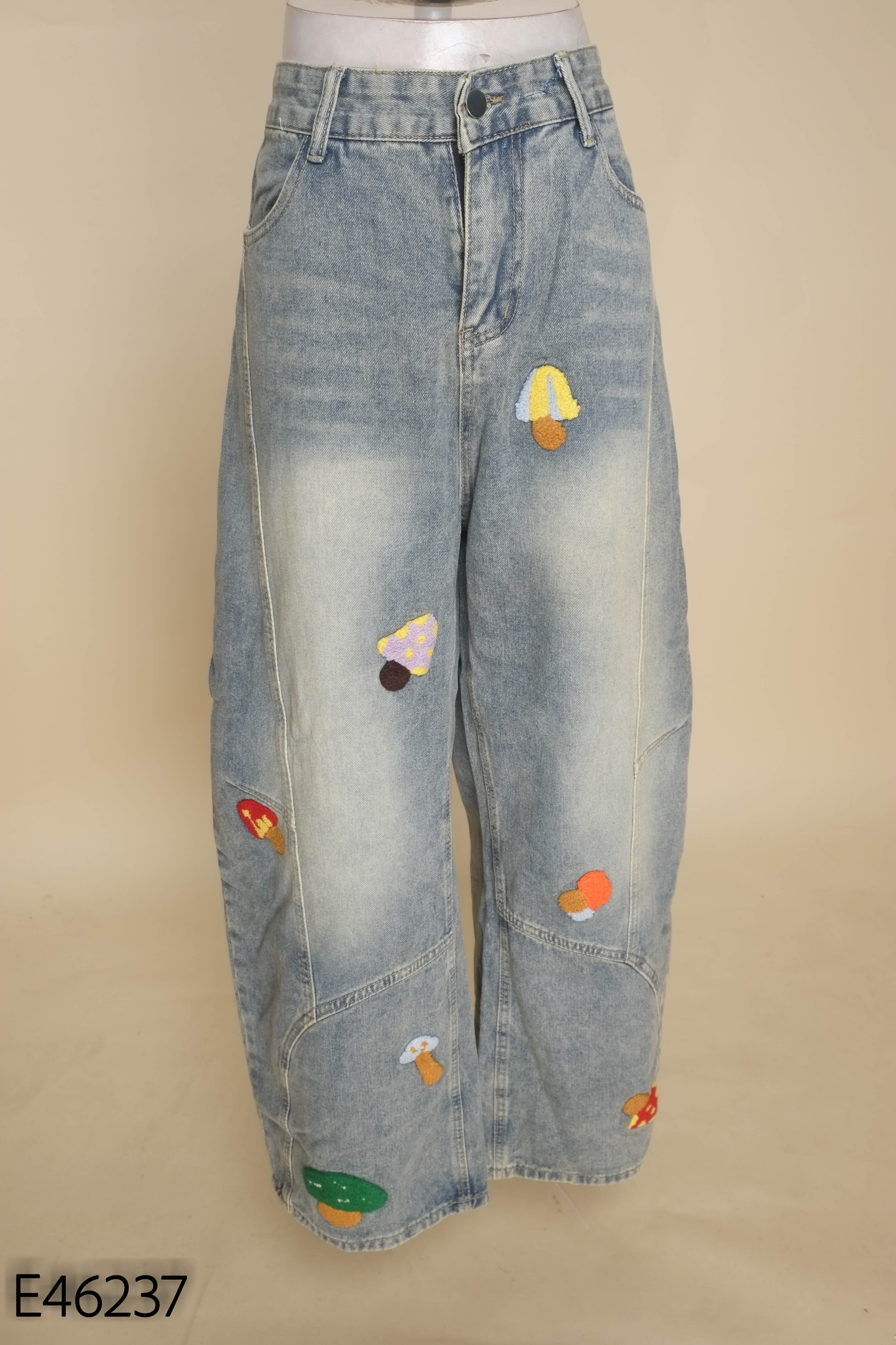 Quần jeans xanh thêu hình cute