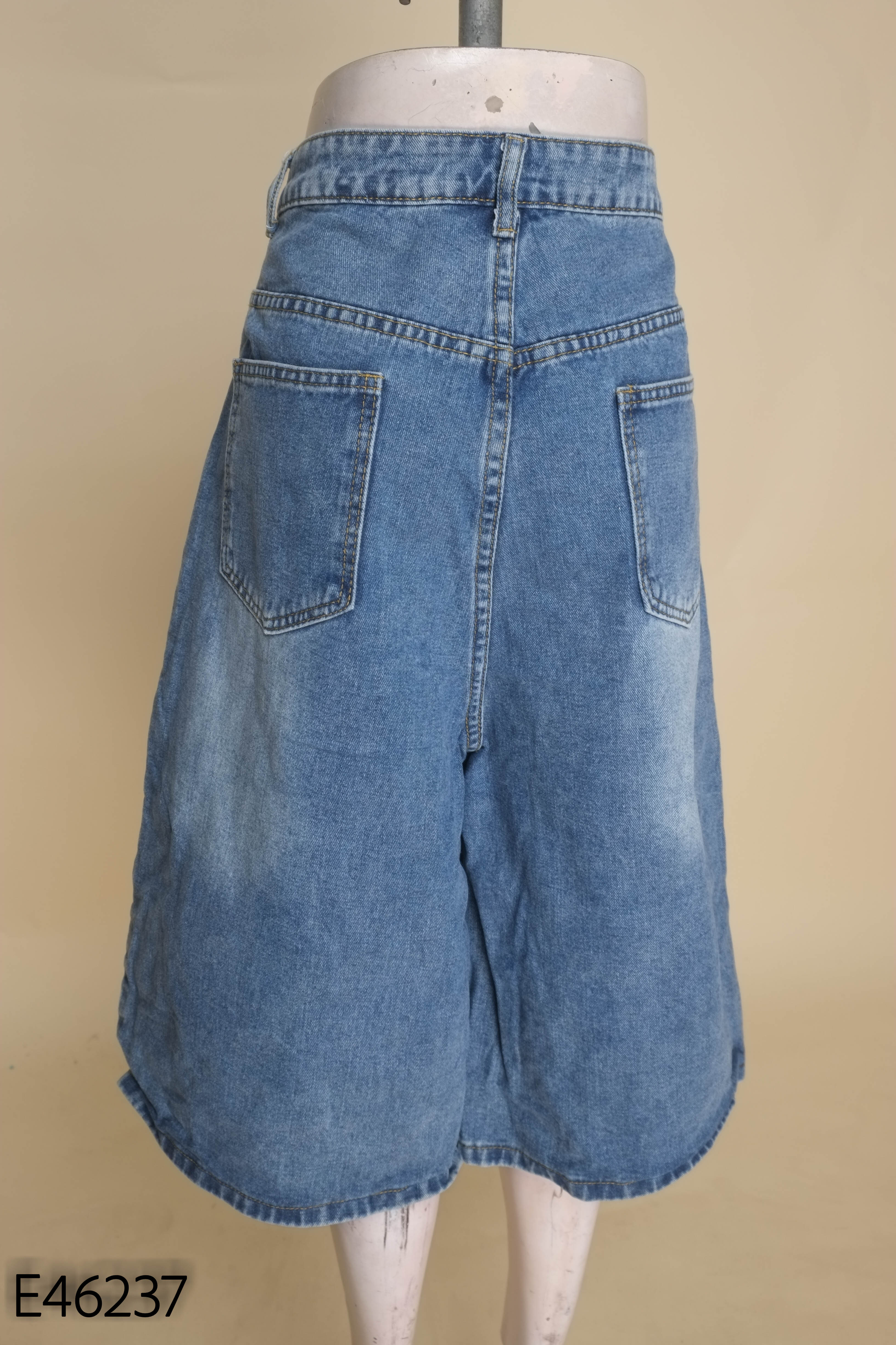 Quần jeans xanh ngố thêu hình cute