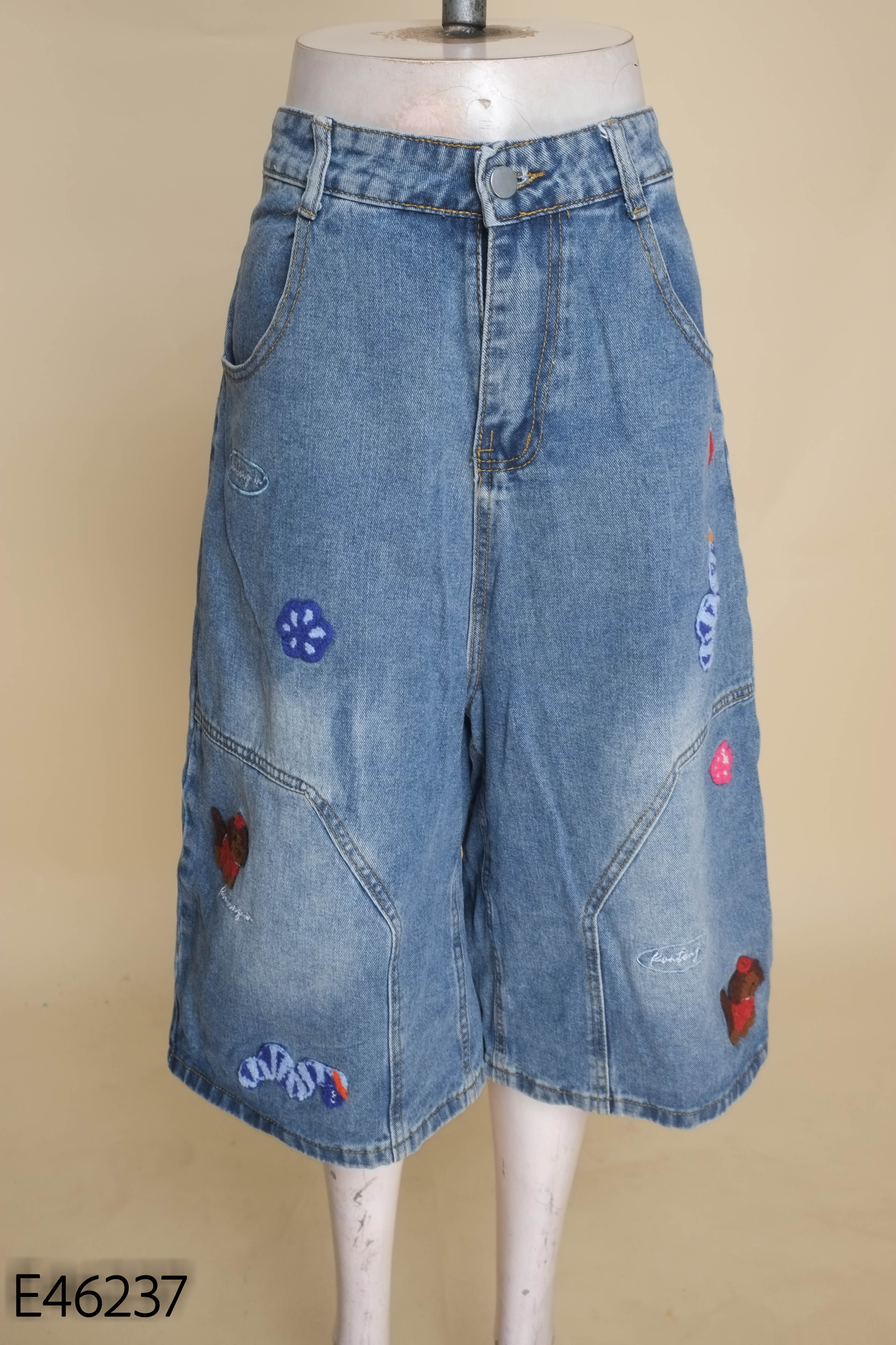 Quần jeans xanh ngố thêu hình cute