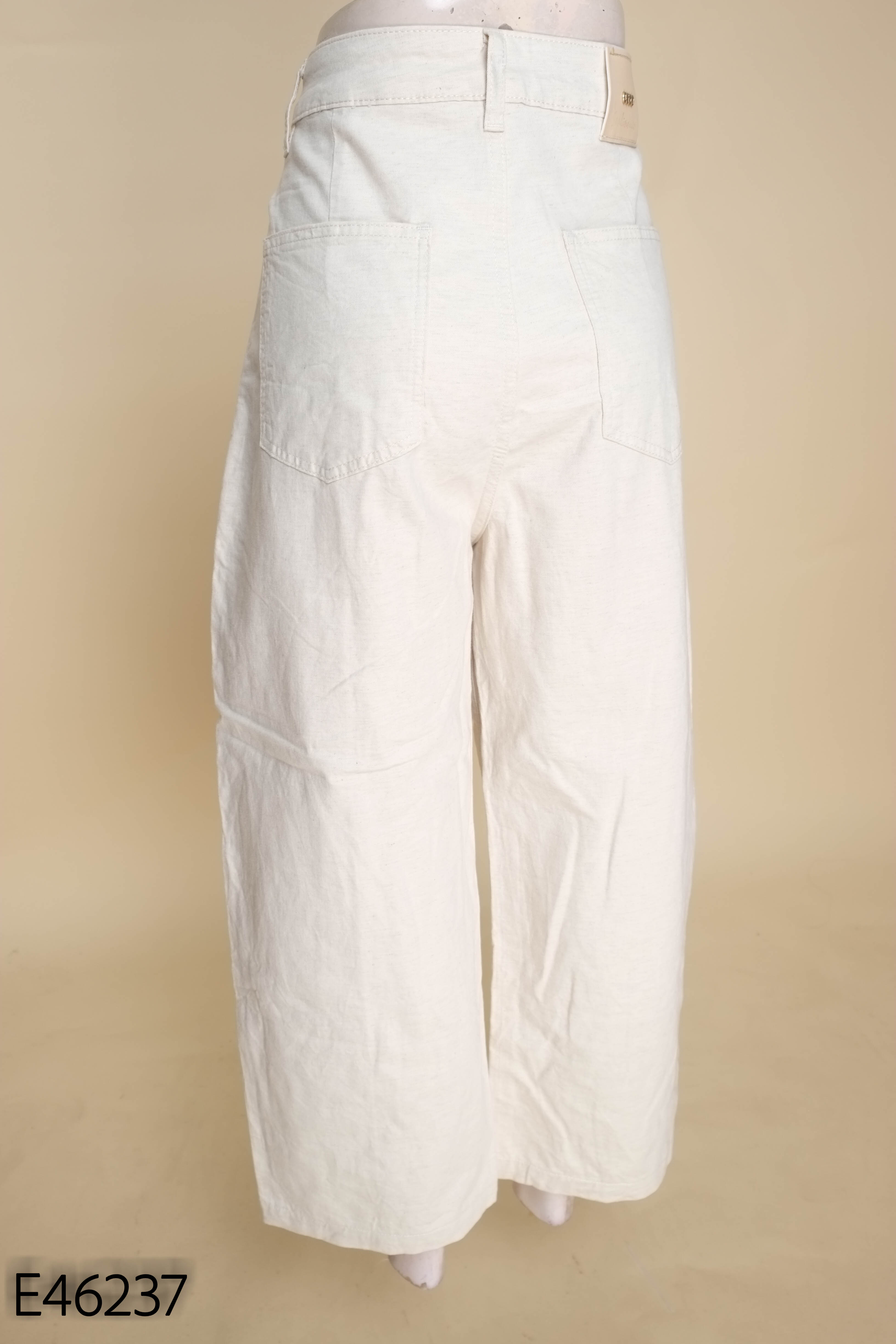 Quần jeans kem suông