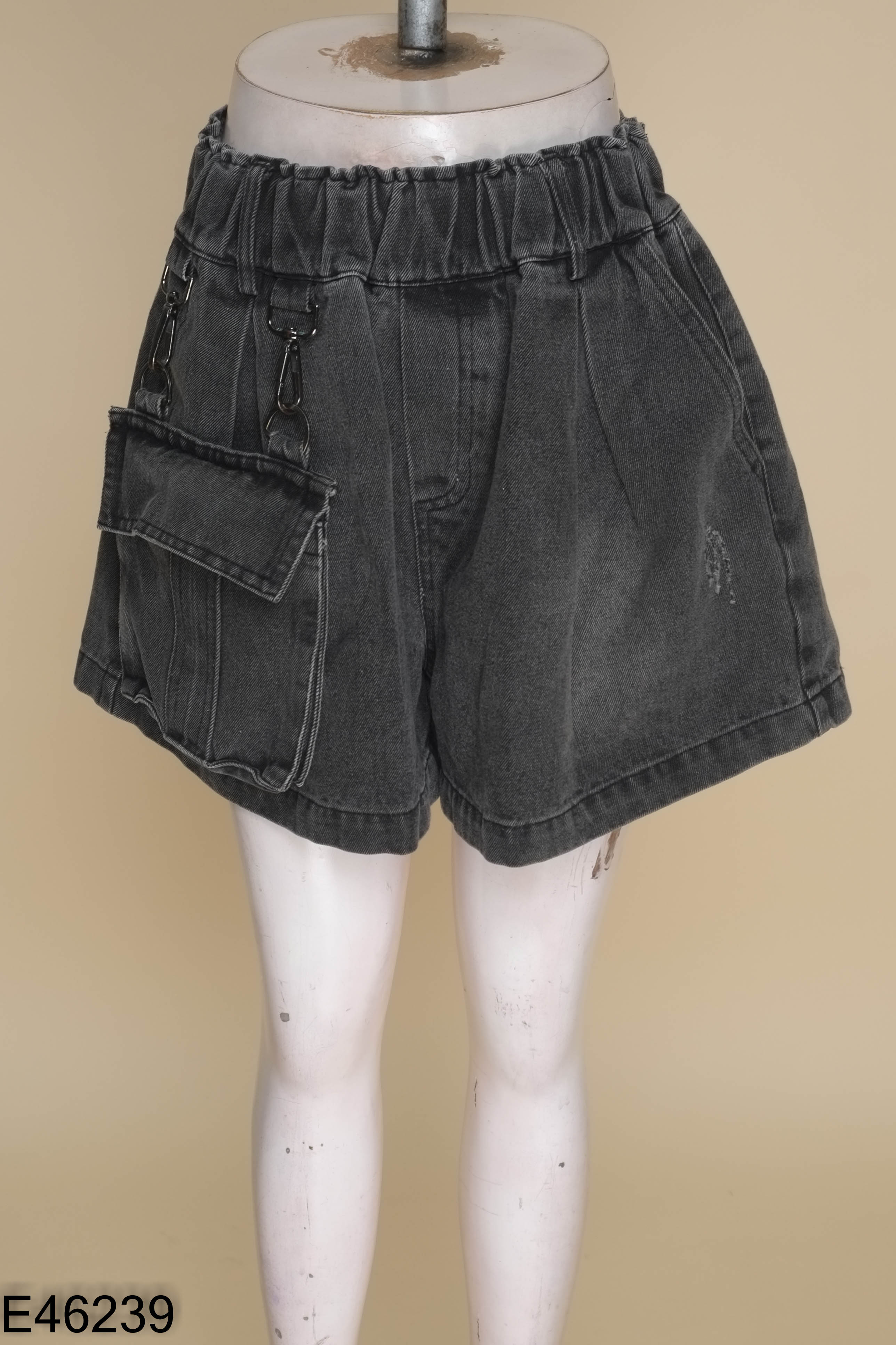 Quần short jeans đen phối túi rời