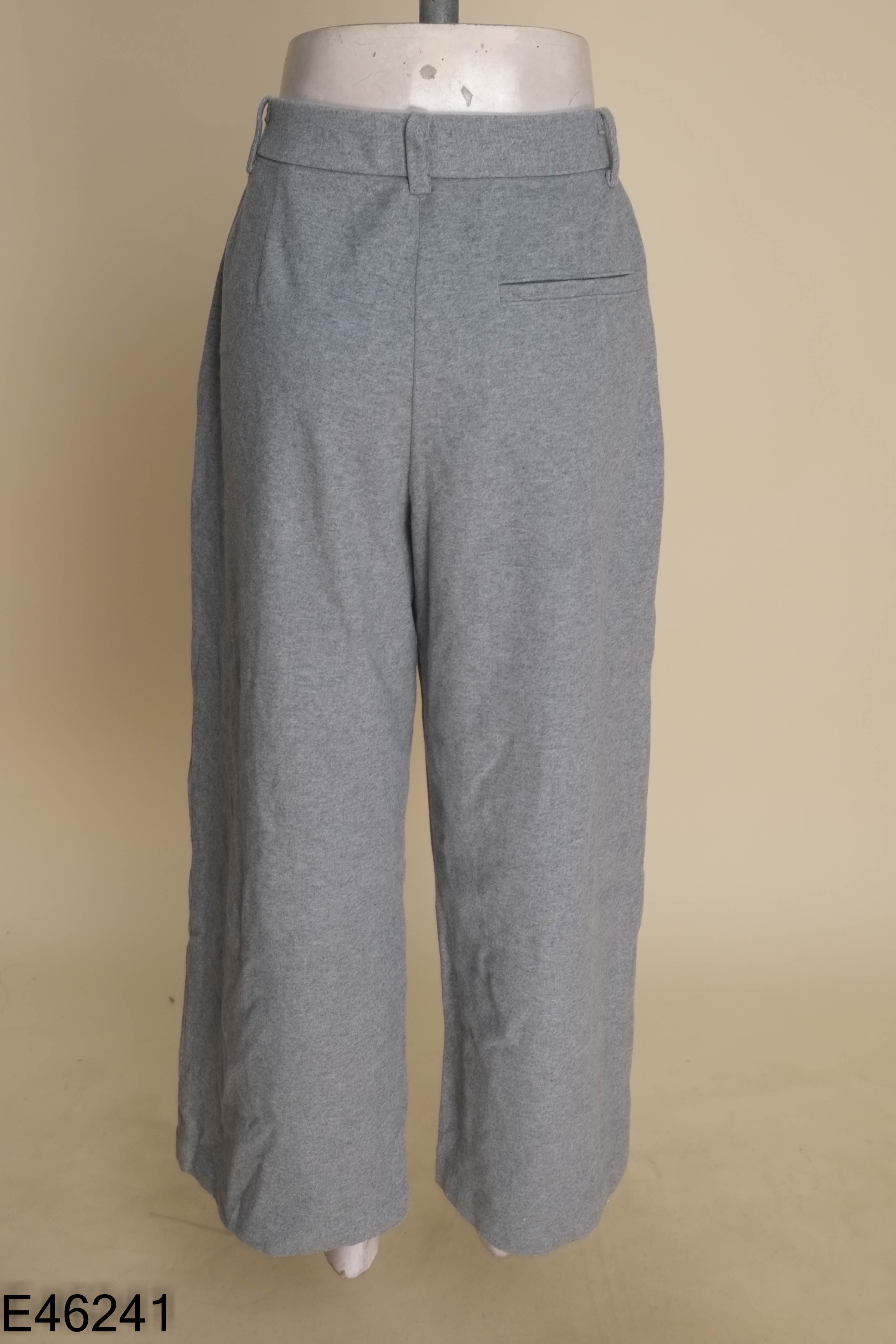 Quần nỉ UNIQLO xám trơn