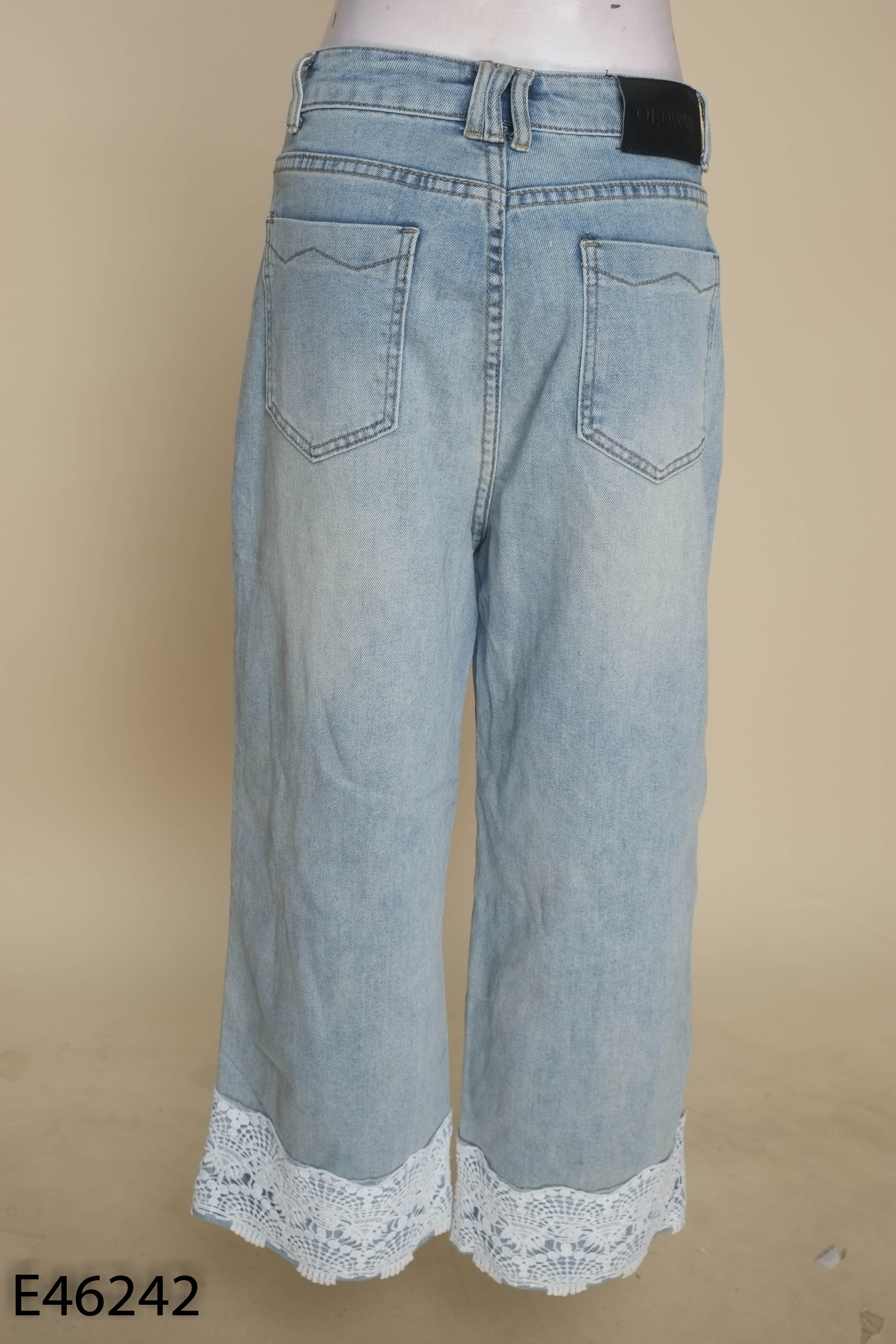 Quần jeans xanh bạc phối ren