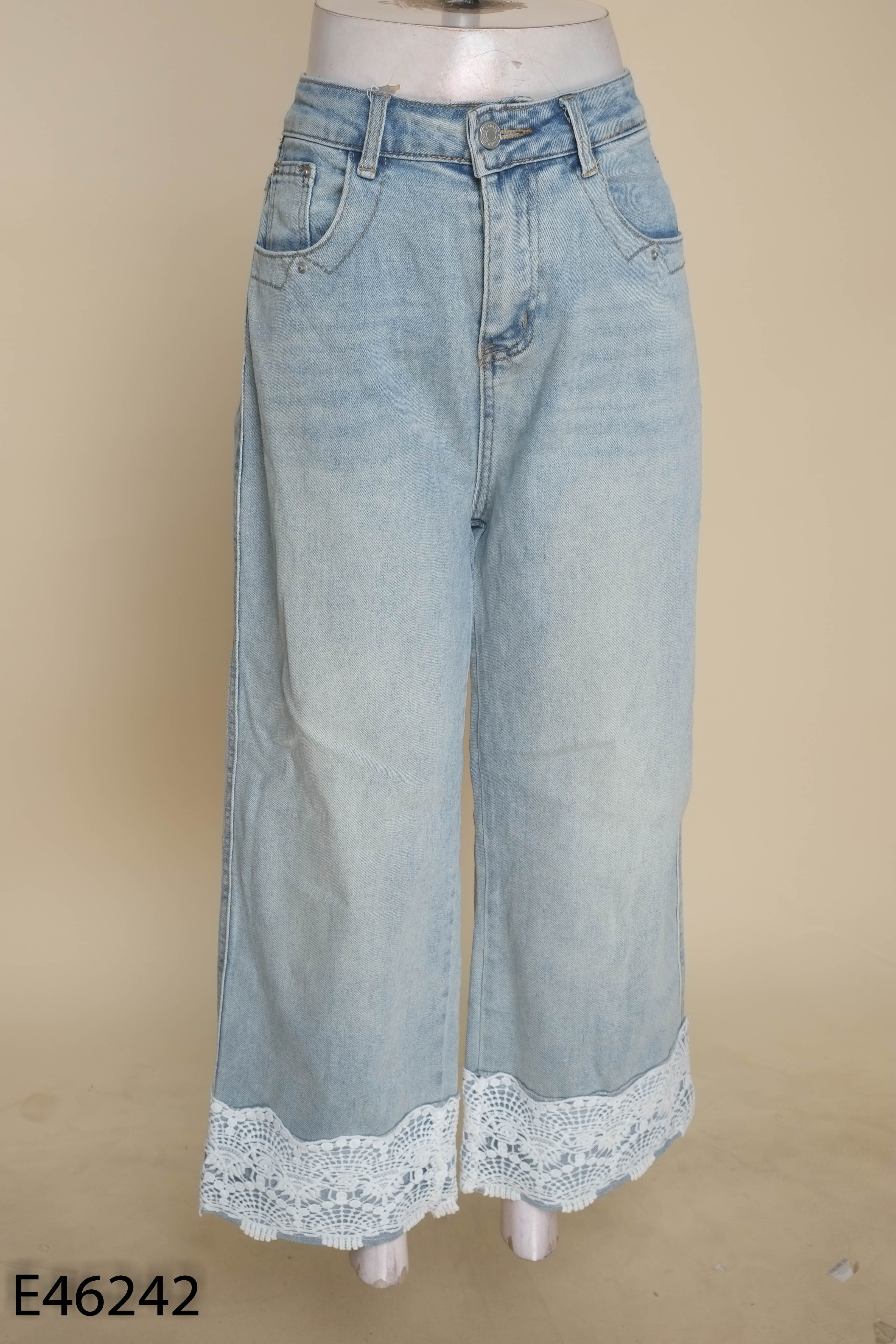 Quần jeans xanh bạc phối ren