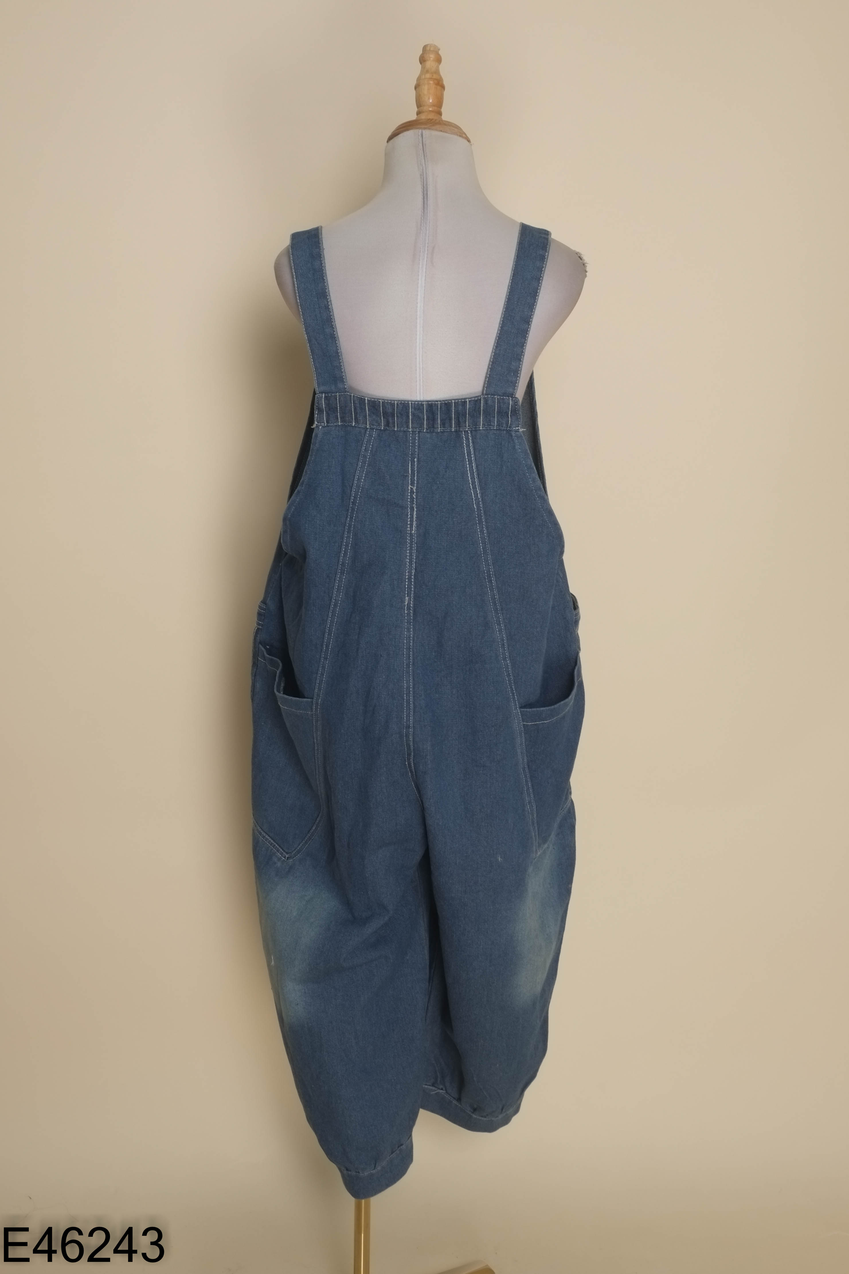 Yếm jeans quần xanh đính gấu