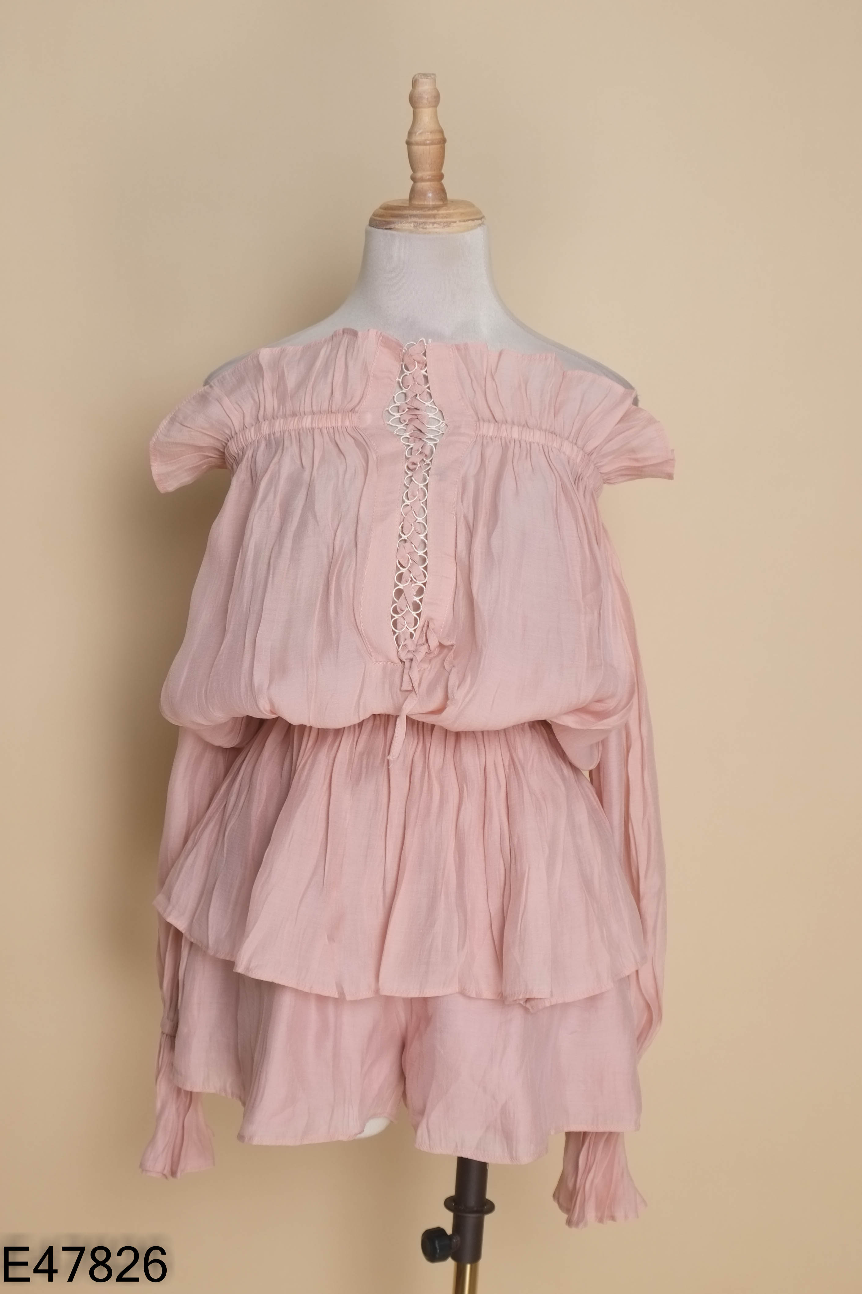 Set hồng áo trễ vai + quần shorts