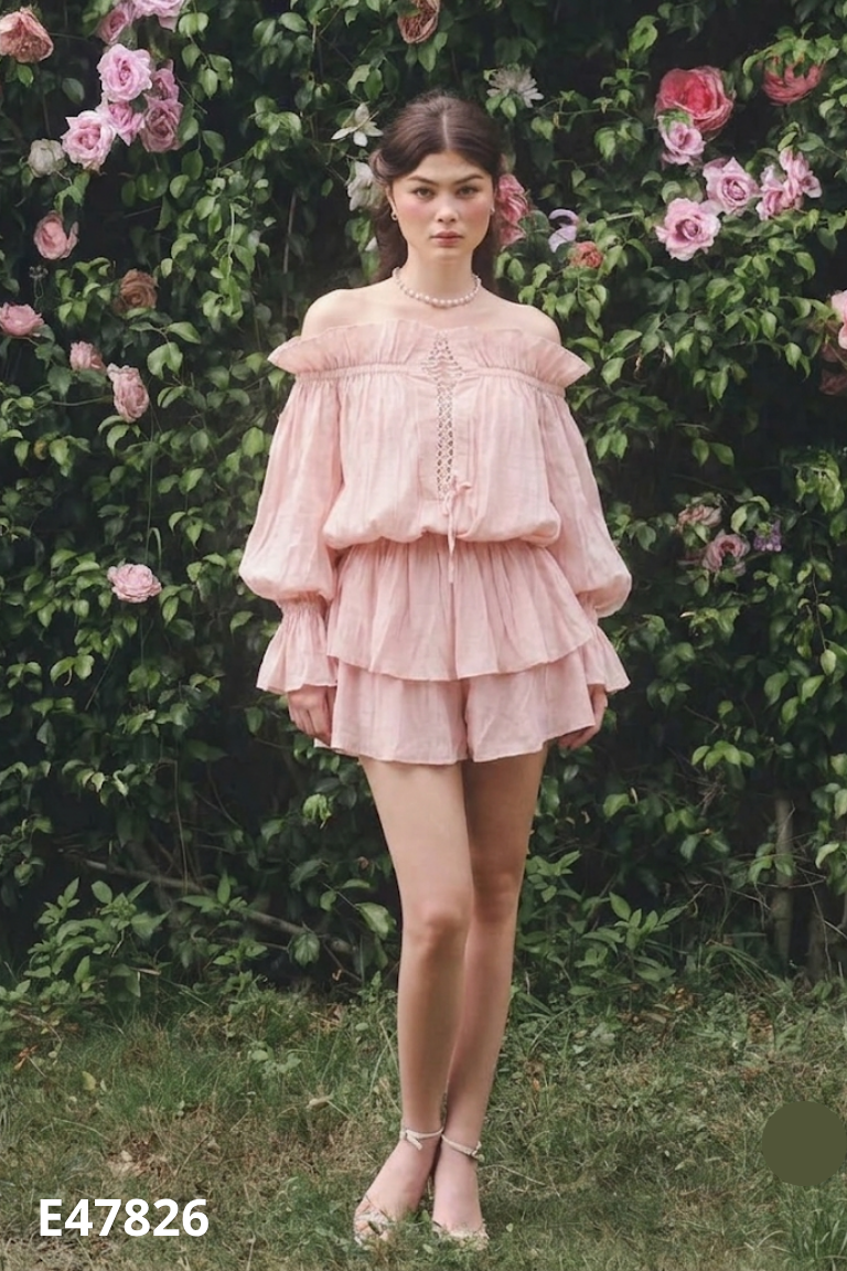 Set hồng áo trễ vai + quần shorts