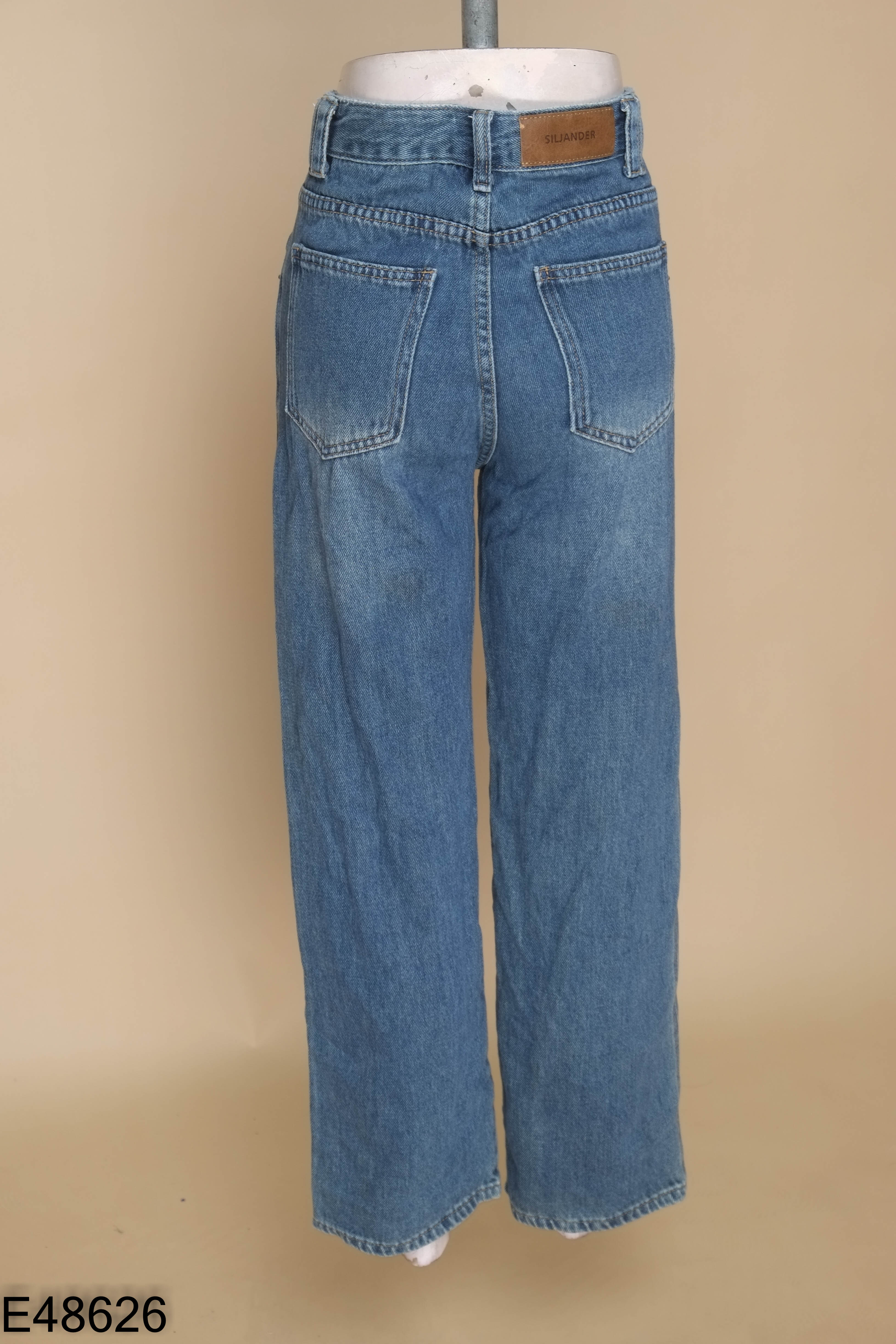Quần jeans xanh trơn