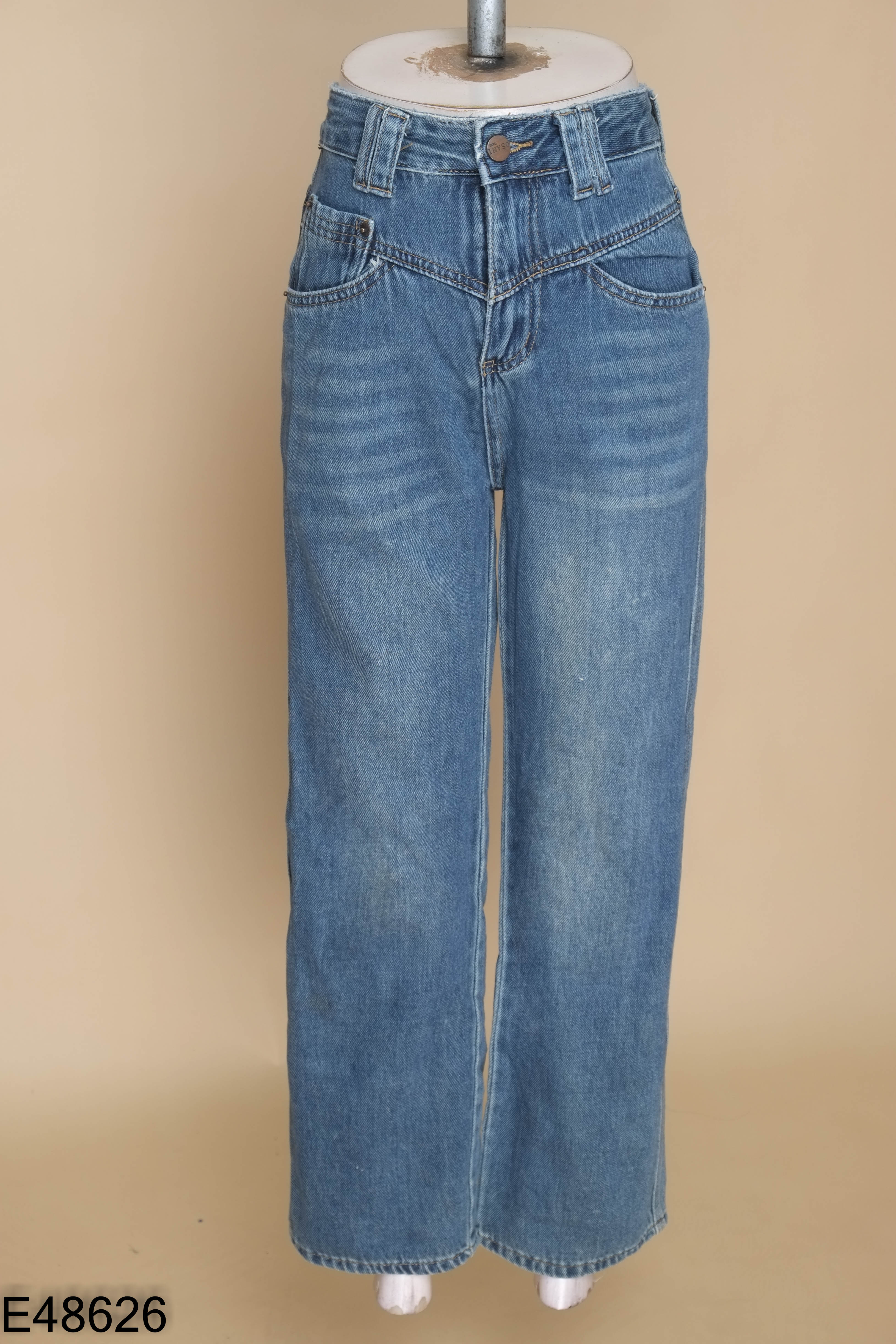 Quần jeans xanh trơn