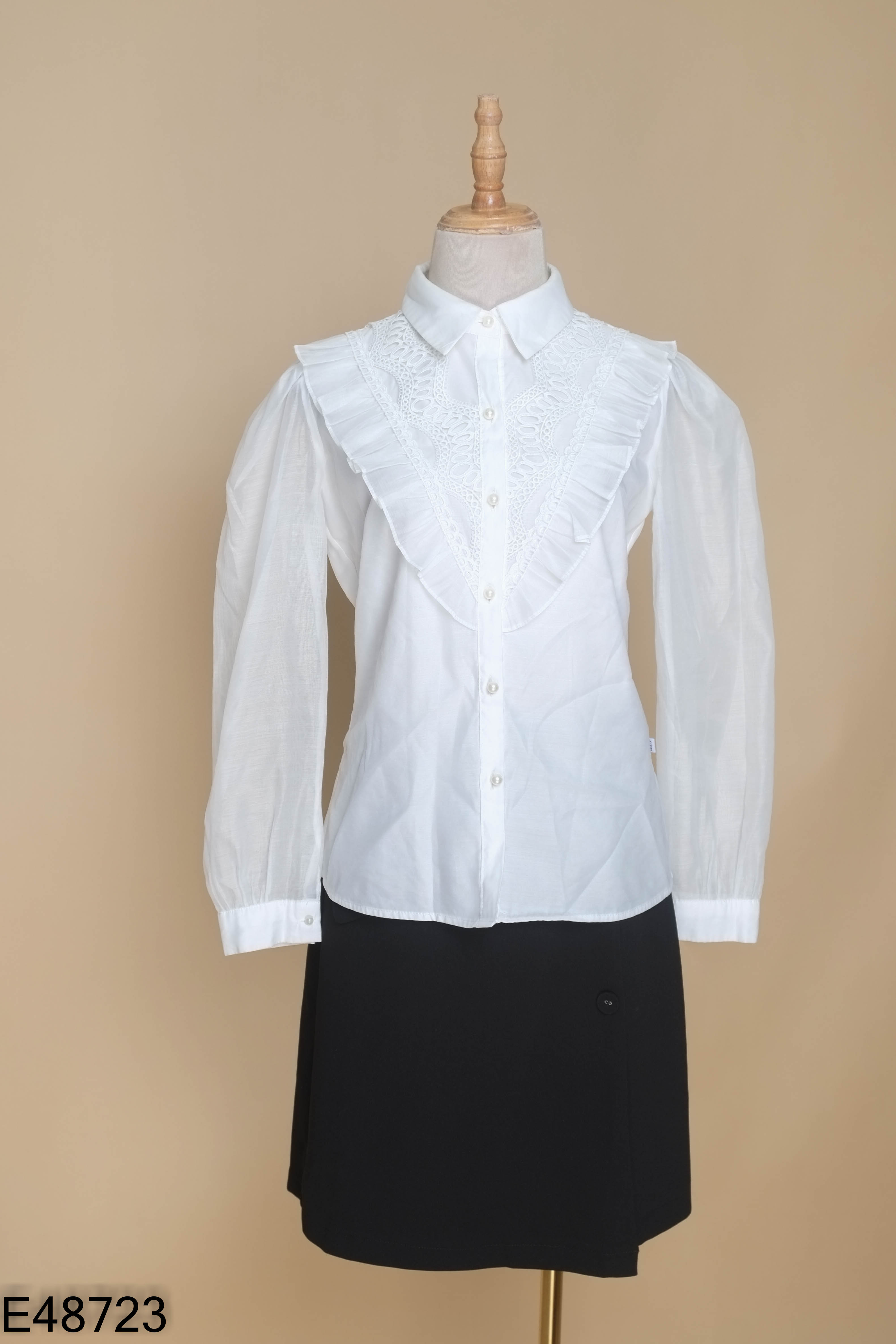 Set CEILIO sơ mi trắng + chân váy đen
