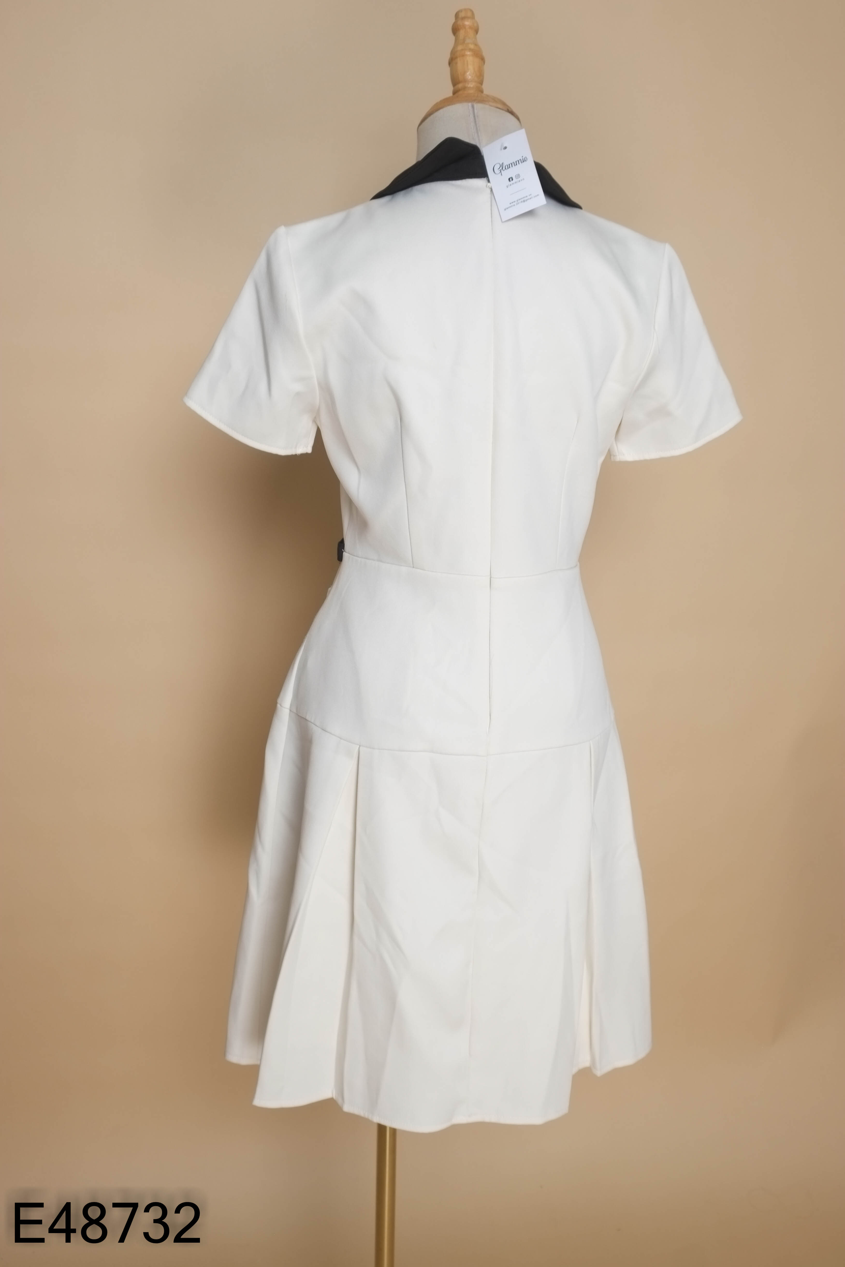 Váy be cổ đen EMVY CLOTHING gấp ly