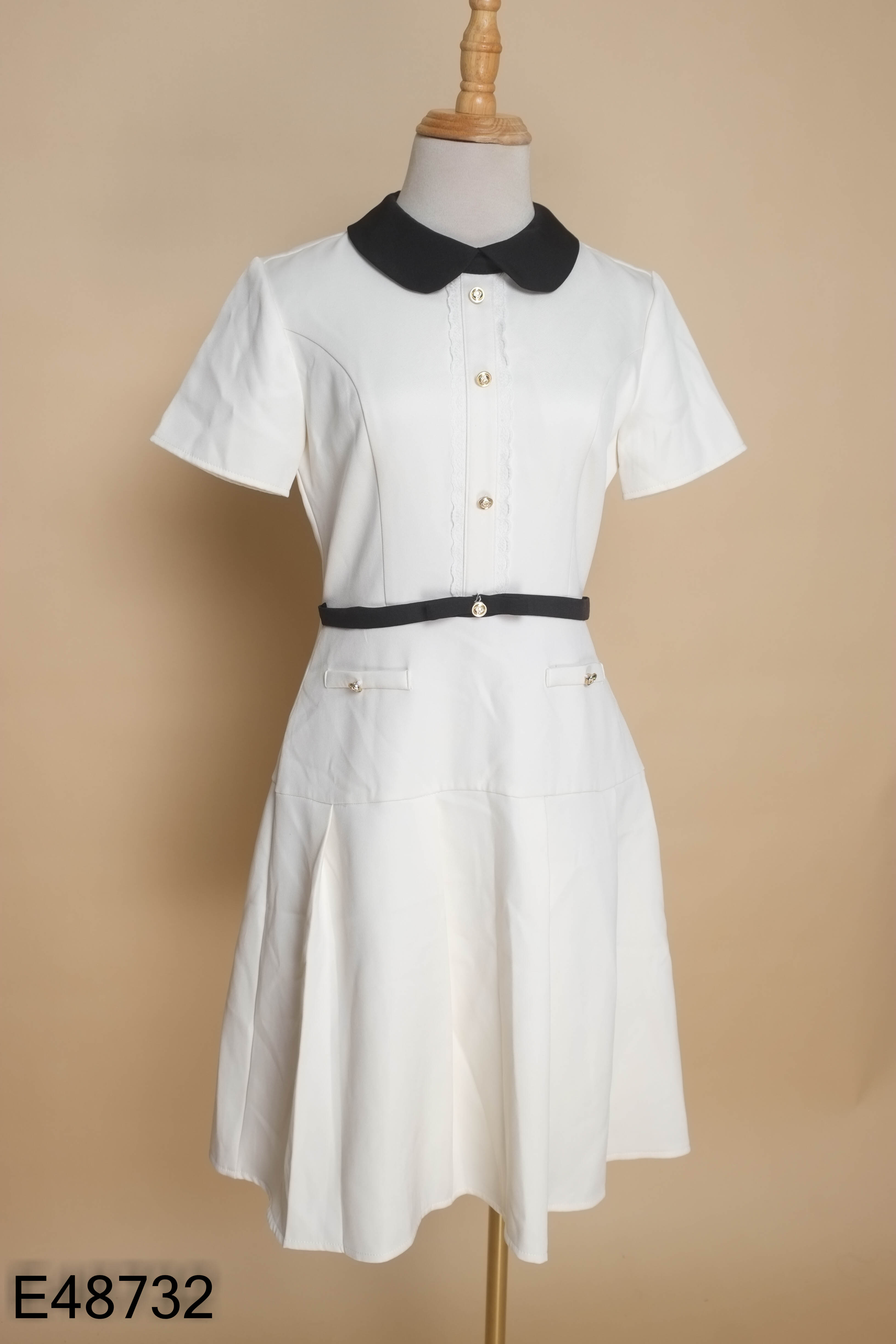 Váy be cổ đen EMVY CLOTHING gấp ly