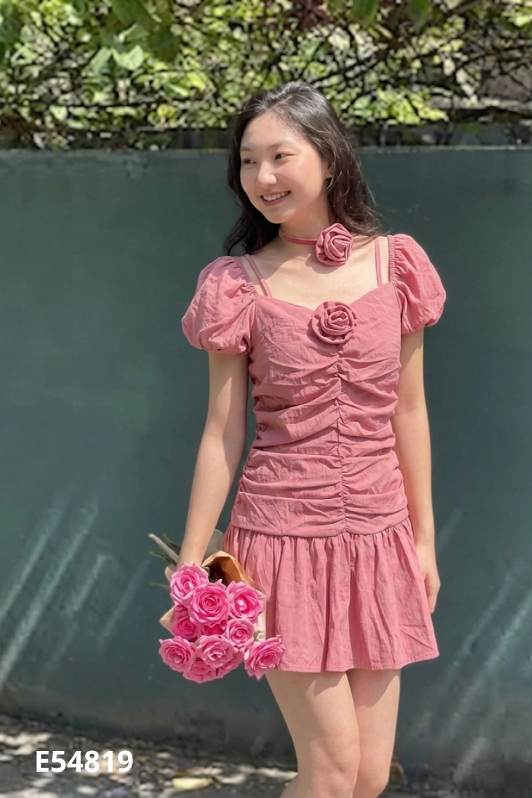 Váy hồng cổ vuông phối nhún