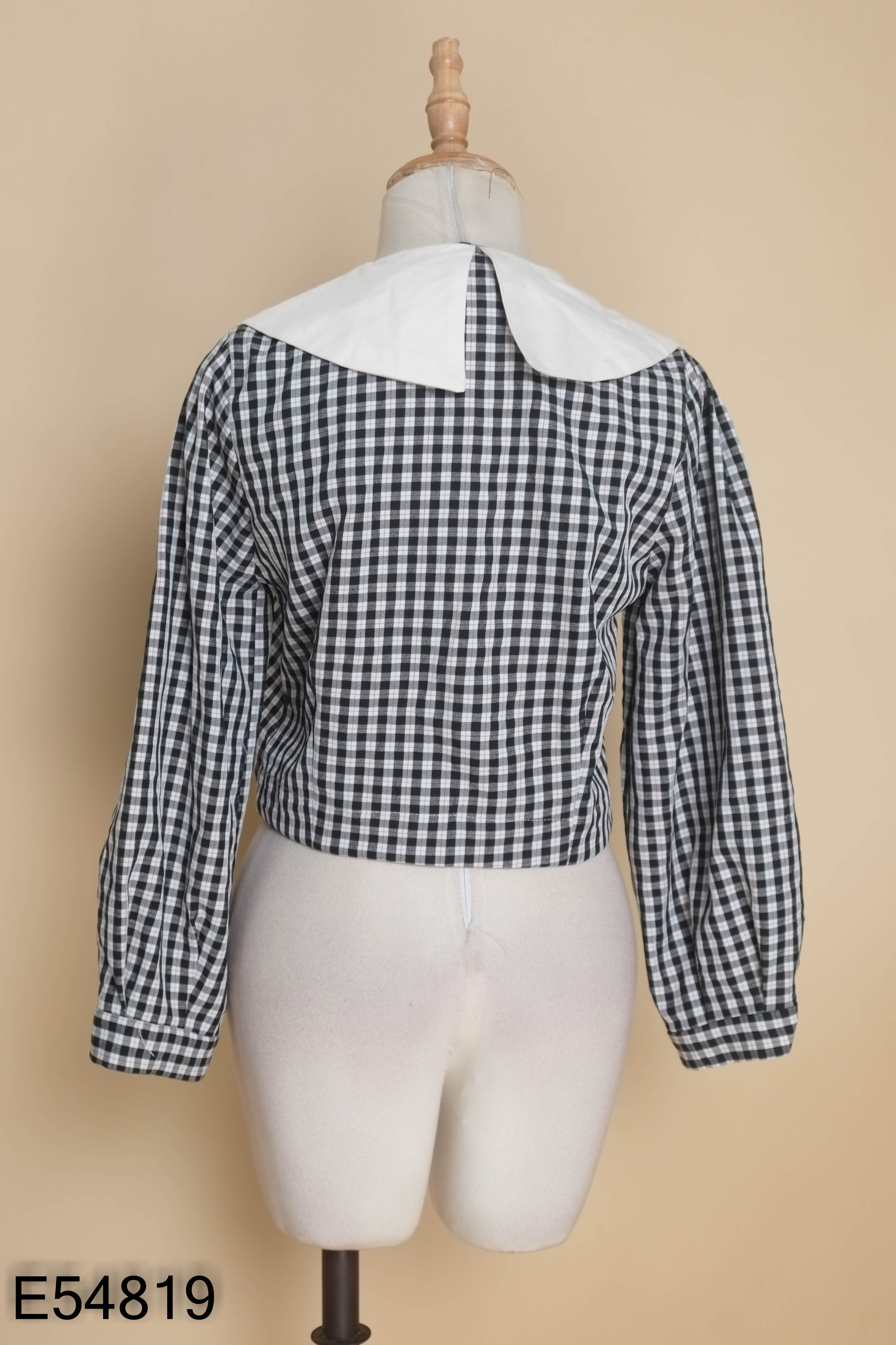 Áo đen trắng caro dáng croptop