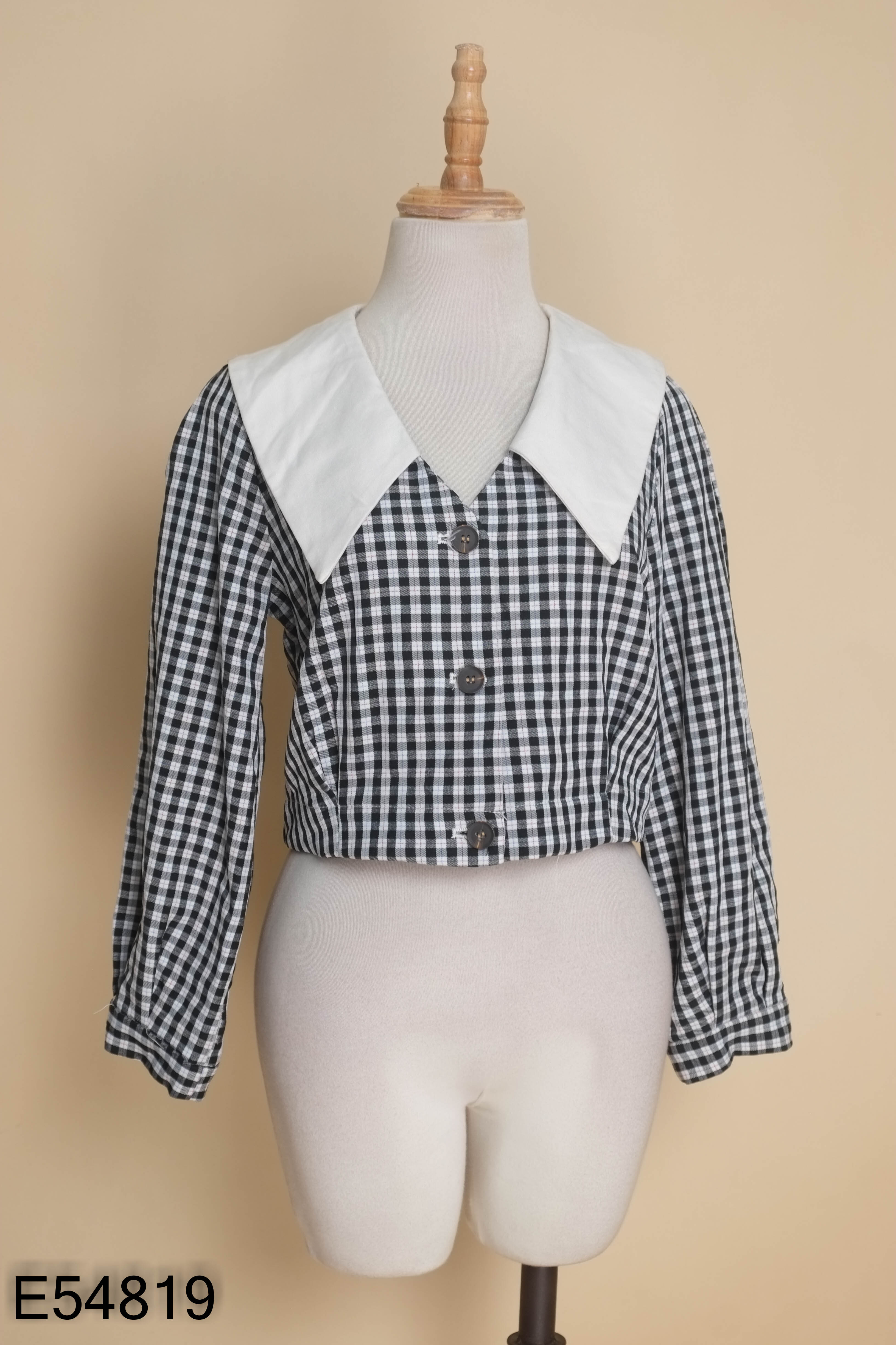 Áo đen trắng caro dáng croptop