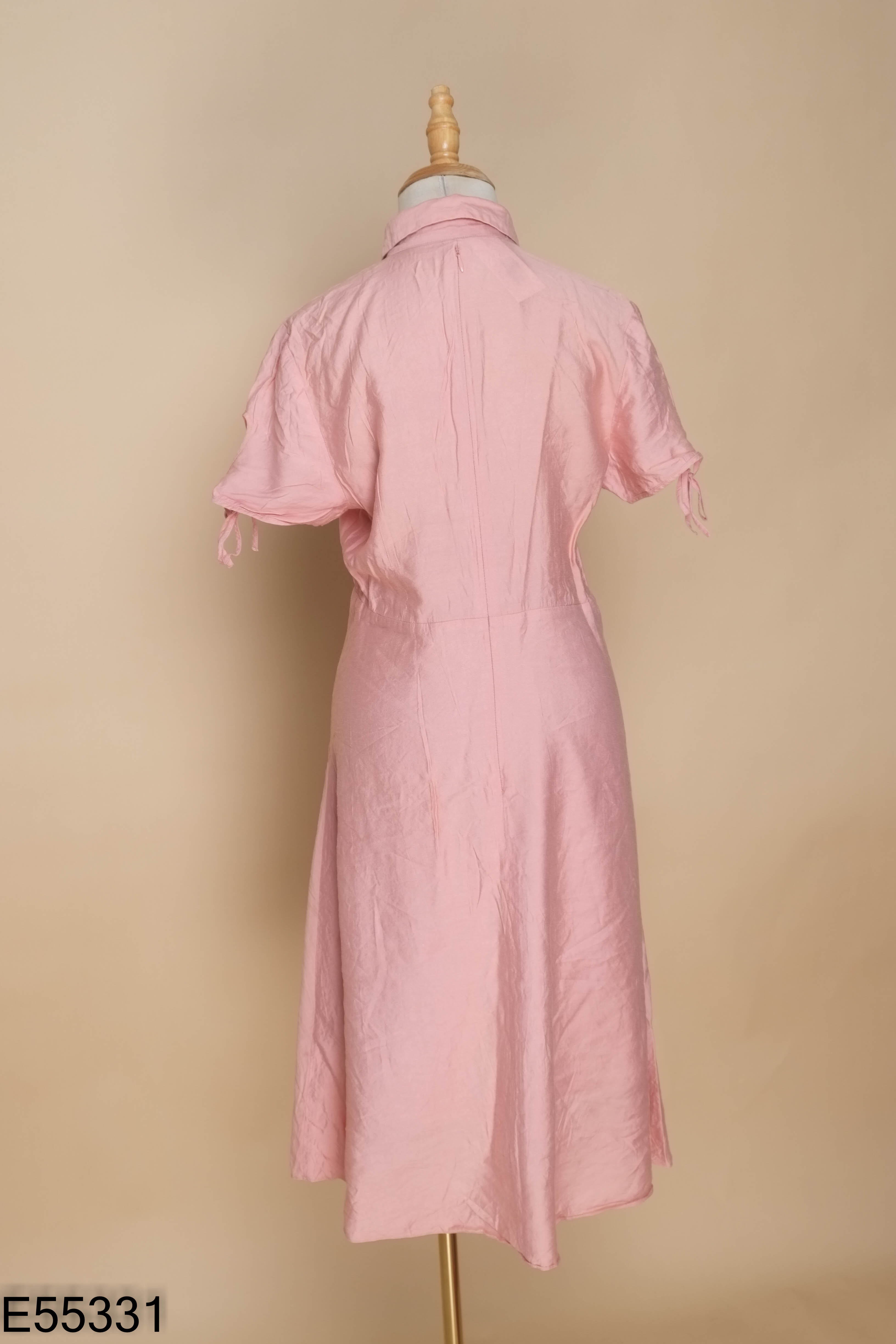 Váy hồng cổ bẻ