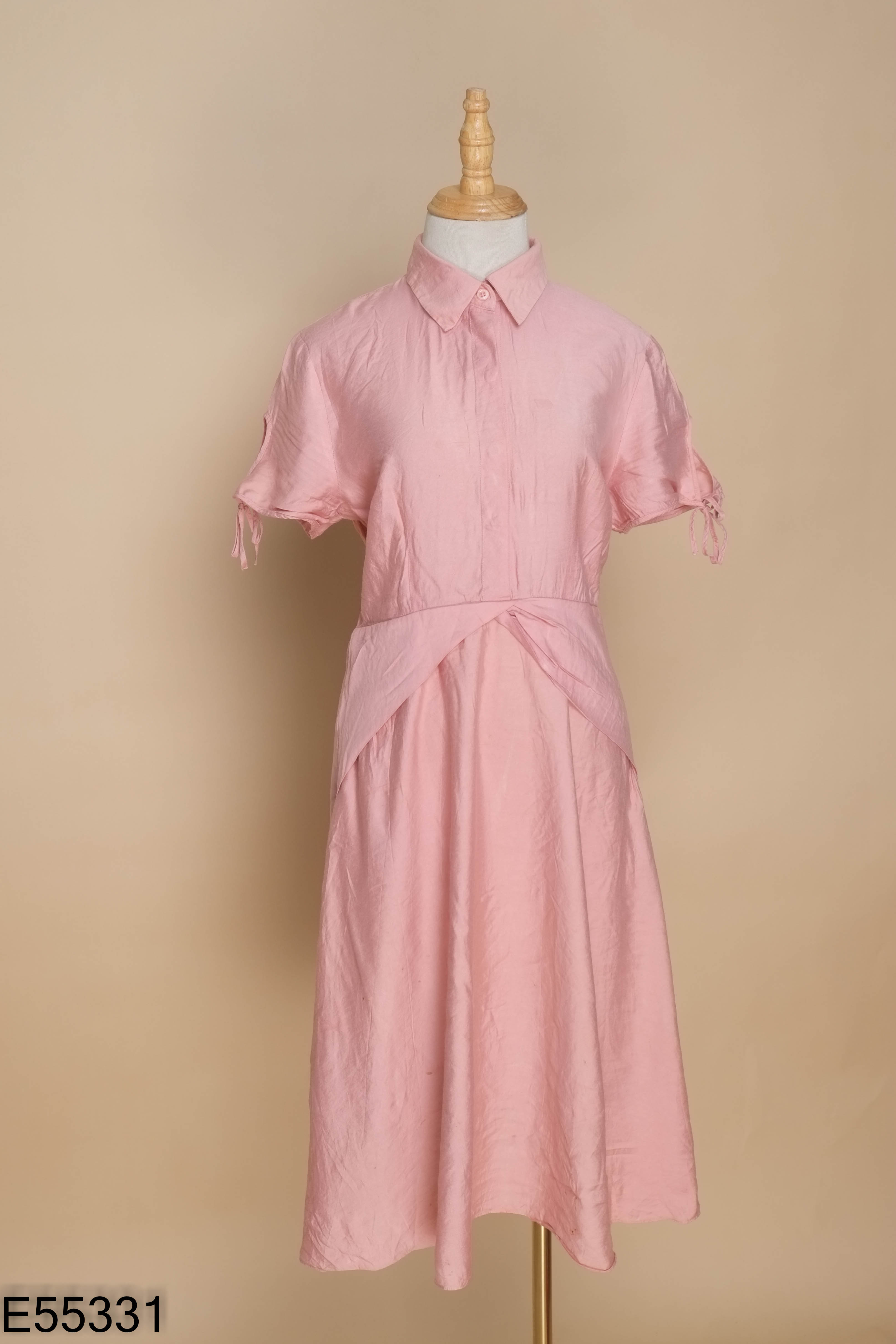 Váy hồng cổ bẻ