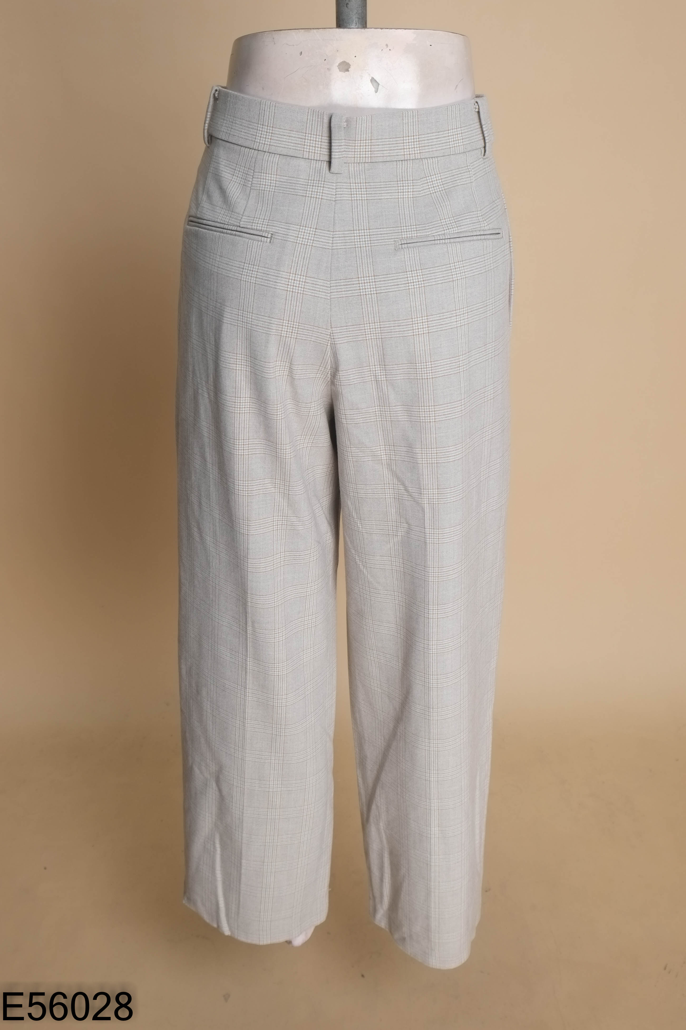 Quần UNIQLO be kẻ