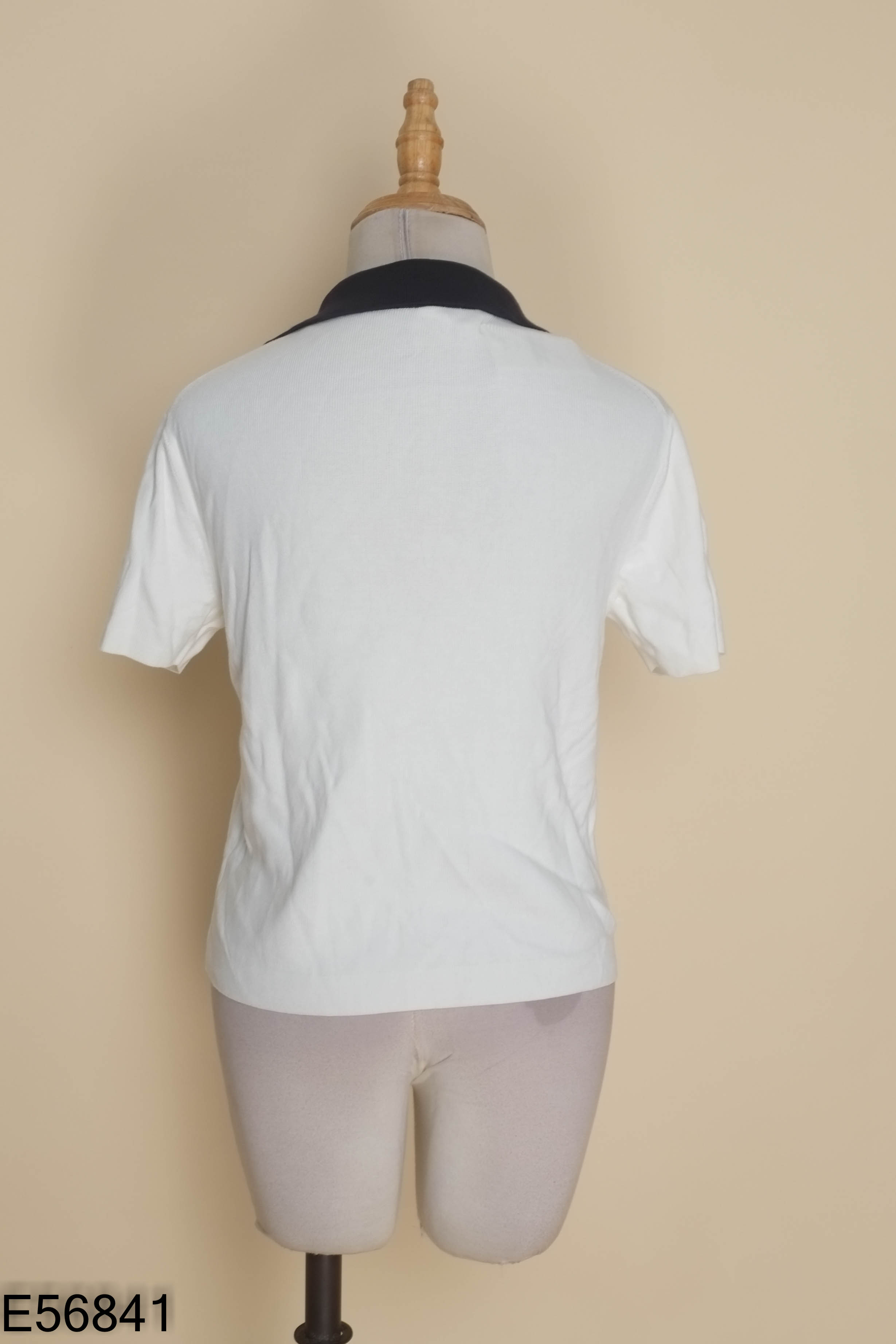 Áo len UNIQLO polo trắng mix xanh đen