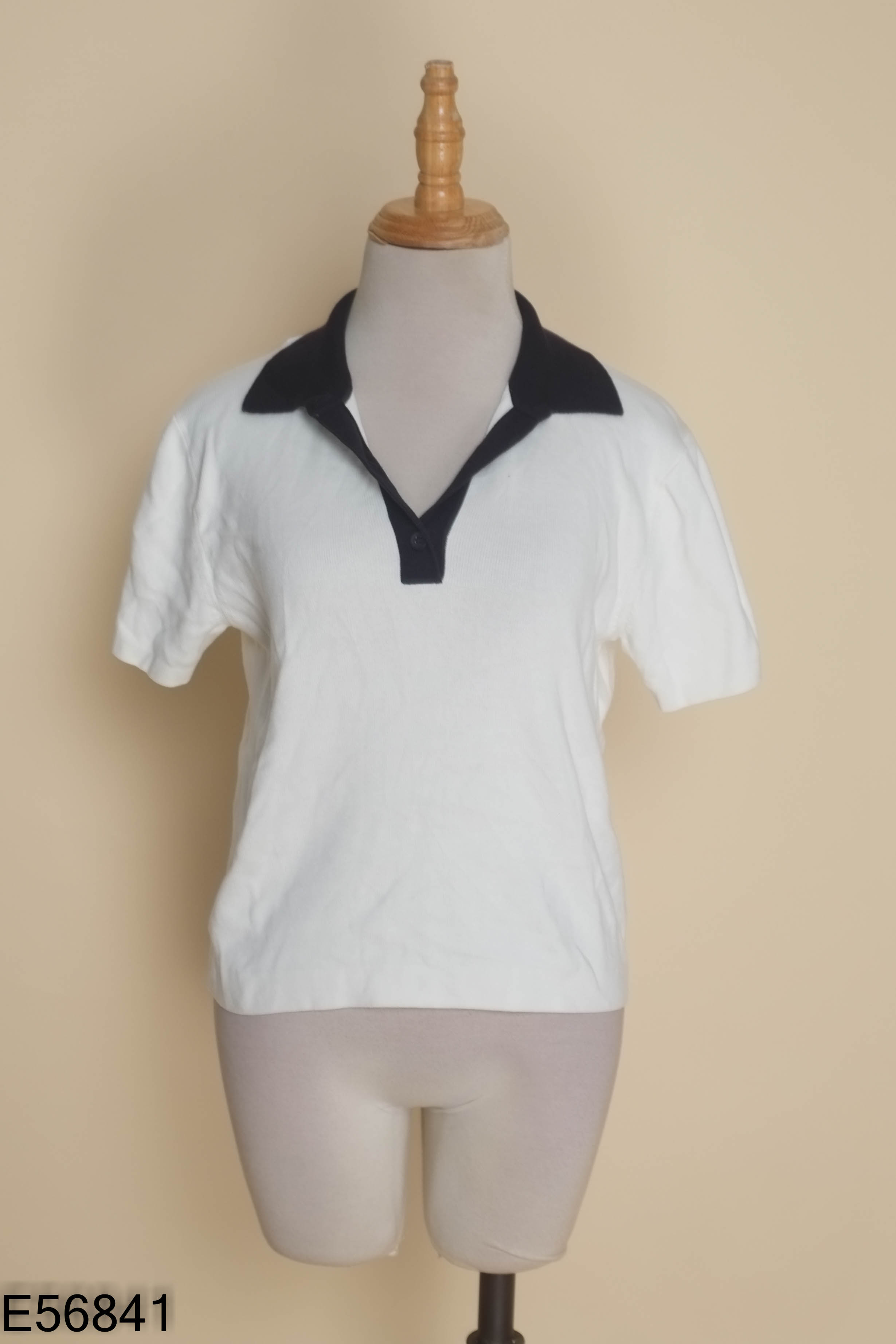 Áo len UNIQLO polo trắng mix xanh đen
