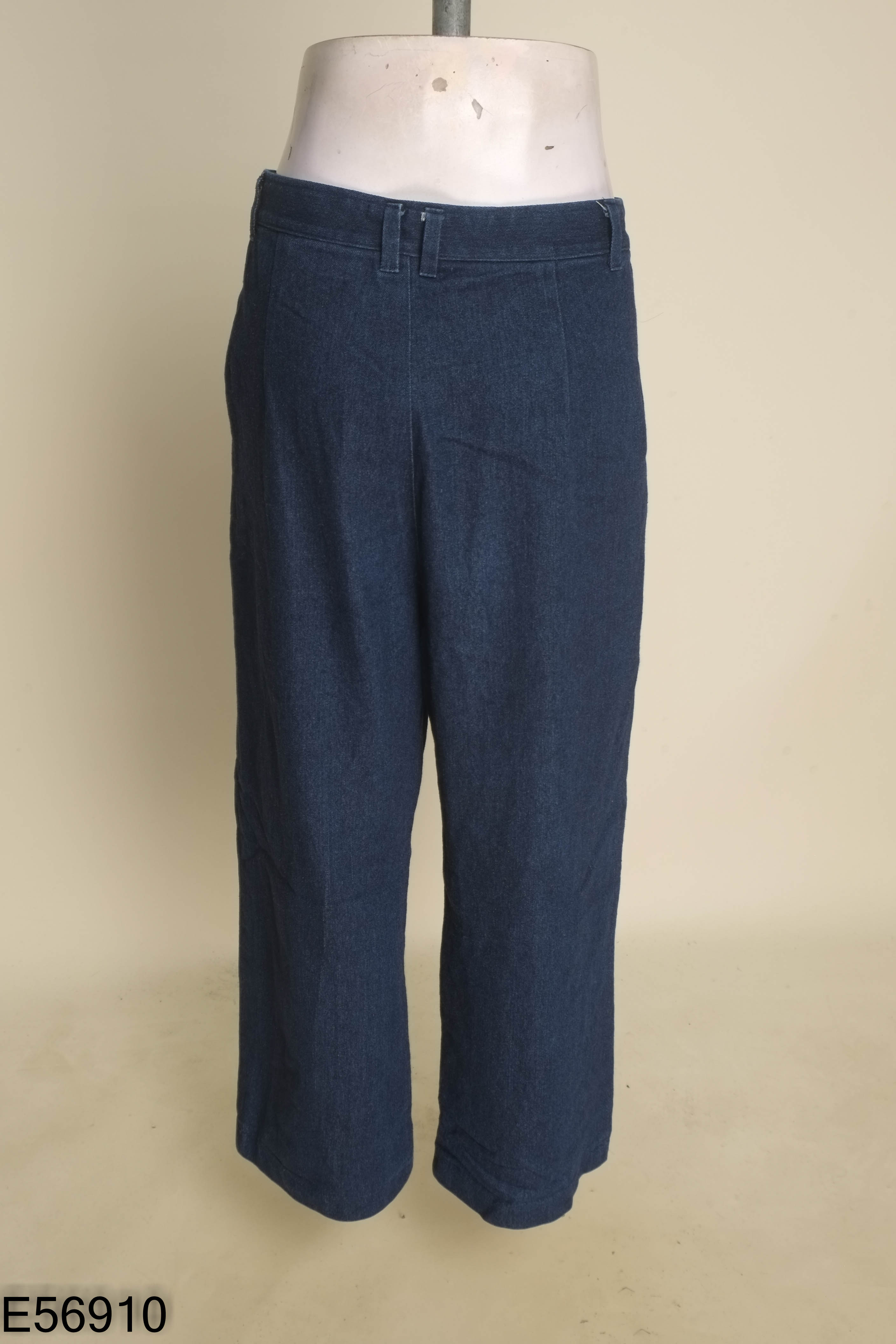 Quần jeans xanh đậm suông