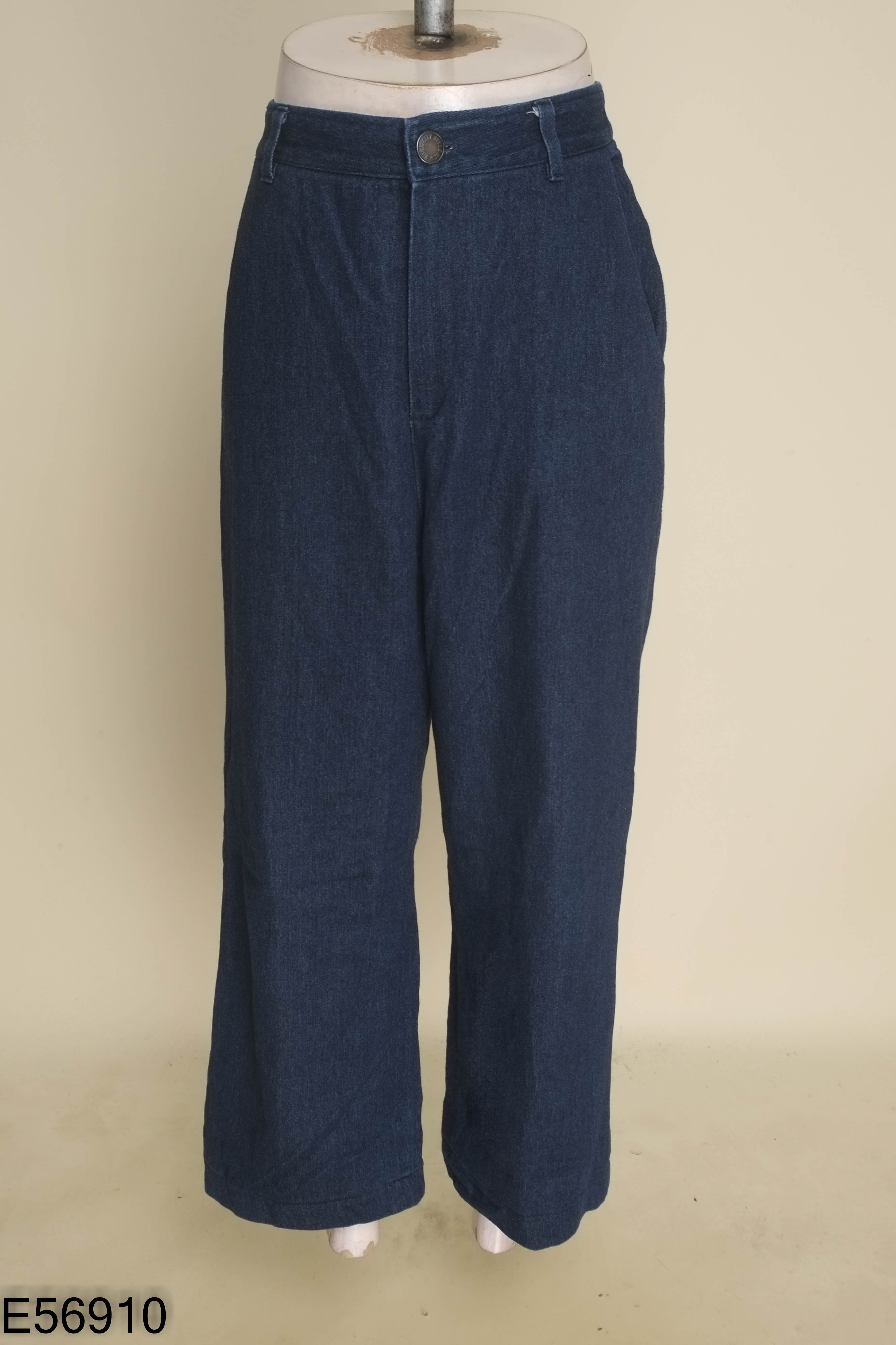 Quần jeans xanh đậm suông